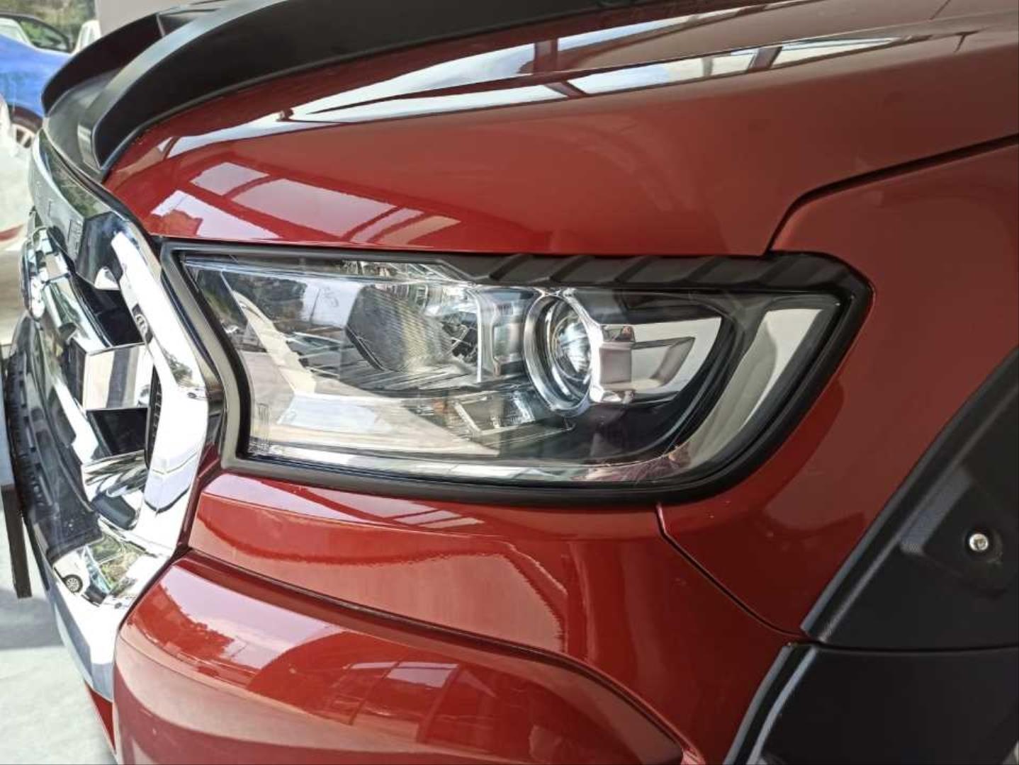 FORD RANGER 2015-2020 FAR ÇERÇEVESI KAPLAMA SIYAH 