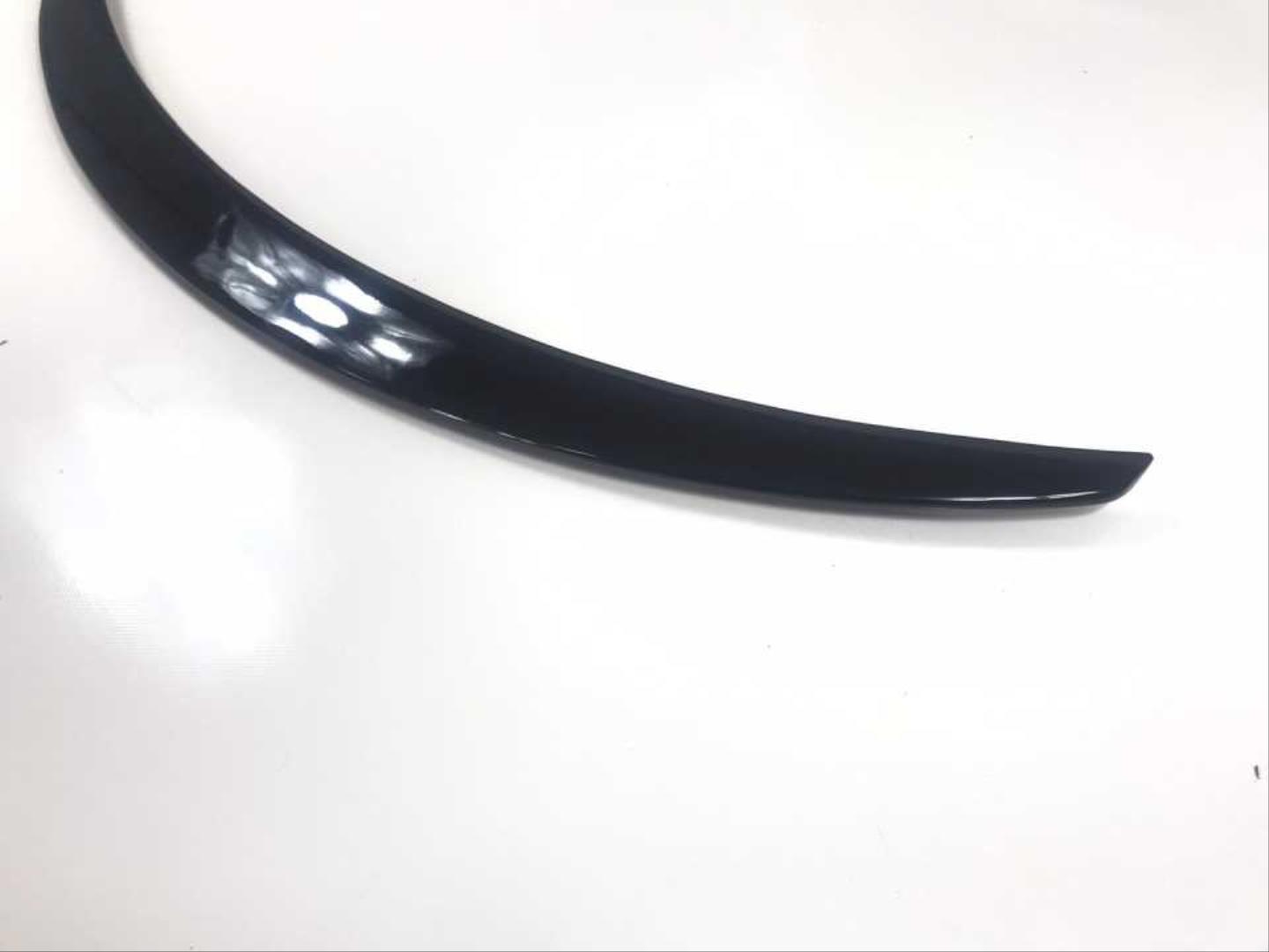 GLC SERISI IÇIN UYUMLU SPOILER PIANO BLACK