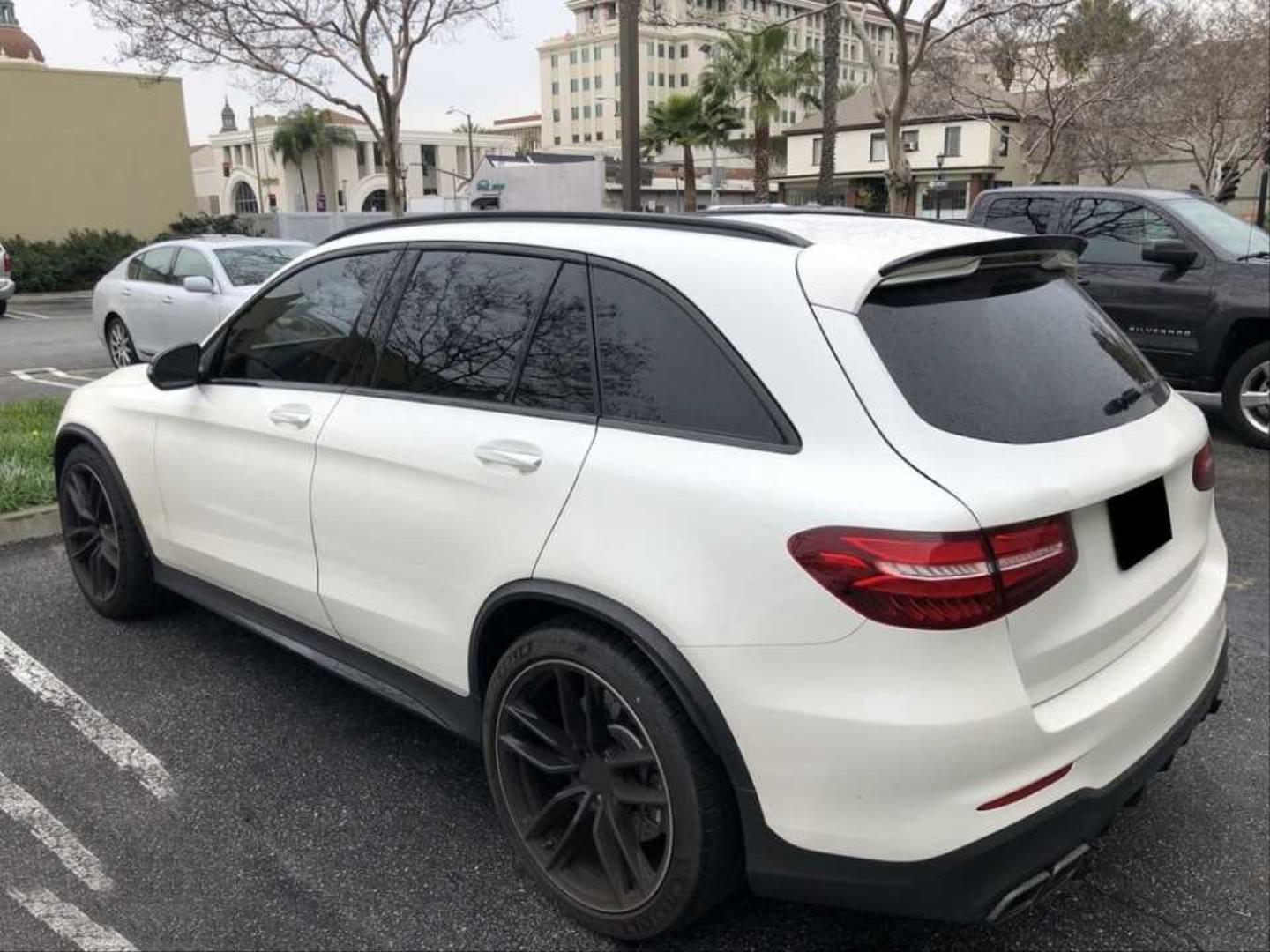 GLC SERISI IÇIN UYUMLU SPOILER PIANO BLACK