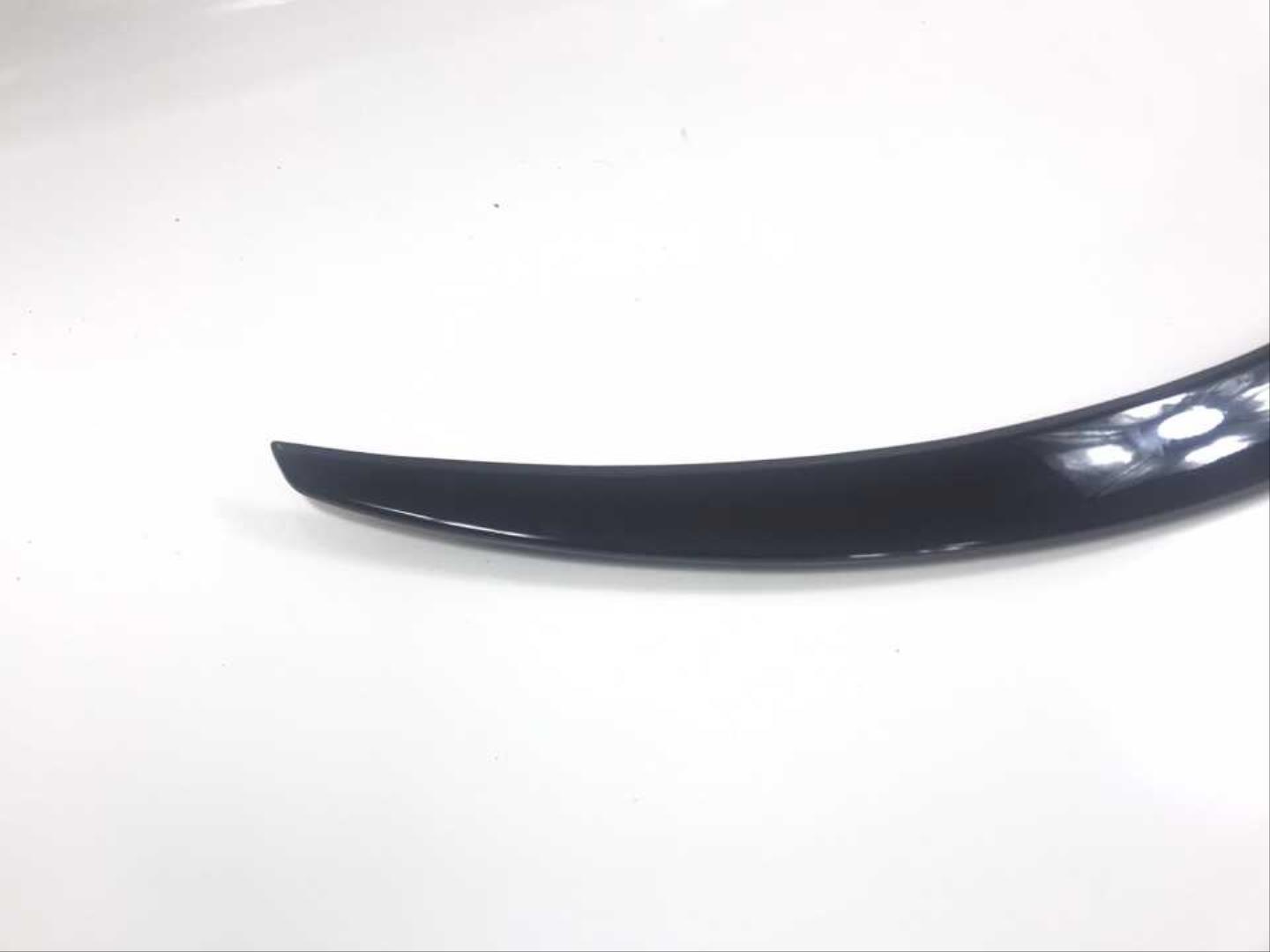 GLC SERISI IÇIN UYUMLU SPOILER PIANO BLACK