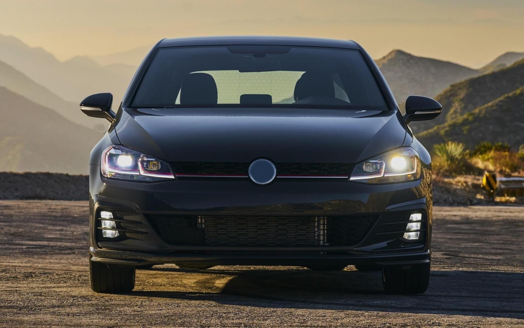 GOLF 7,5 2017-2020 IÇIN UYUMLU GTI ÖN TAMPON VE PANJUR SETI 