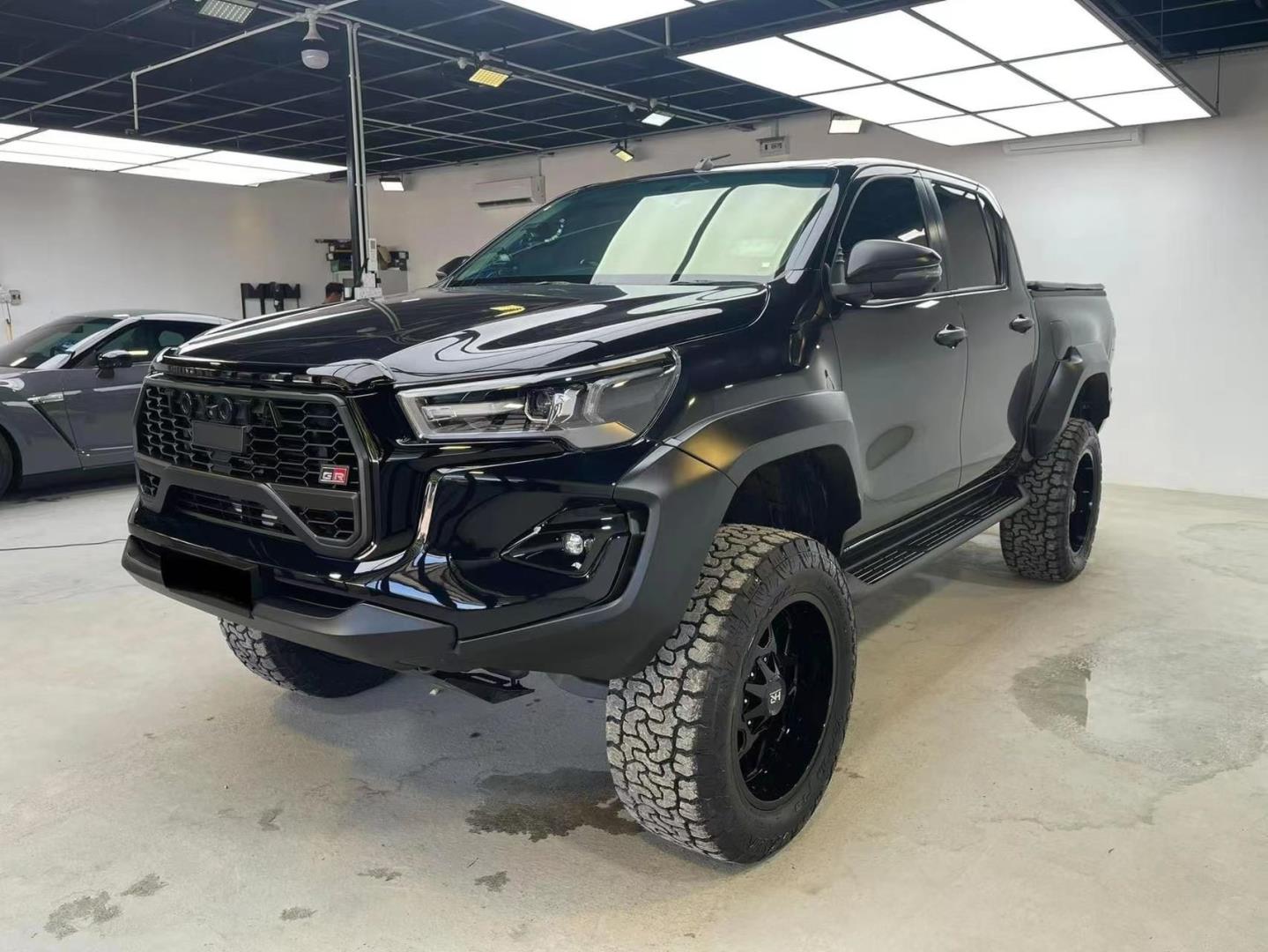 HILUX 2016-2019  İÇİN 2020+ GR BODY KIT  FACELIFT 