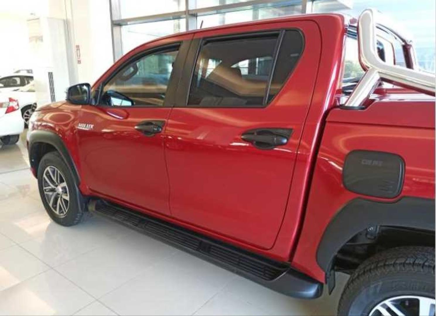 HILUX REVO 2016-2019 IÇIN UYUMLU DEPO KAPAGI SIYAH 