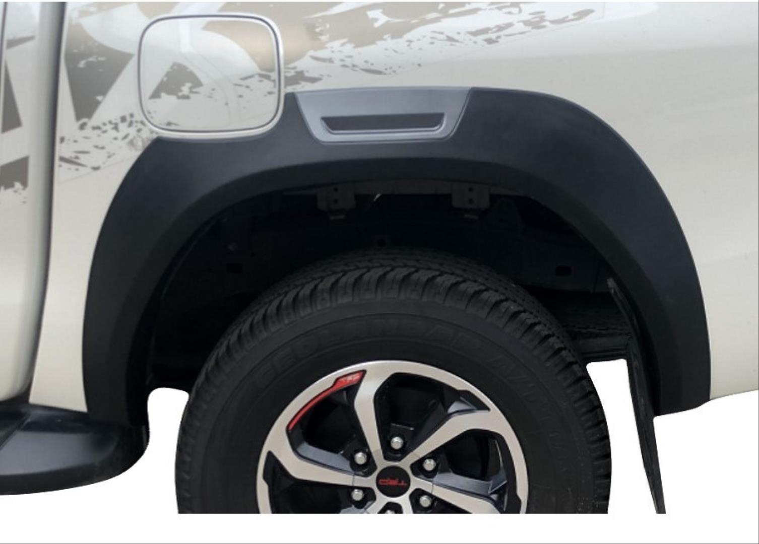 HILUX REVO 2016-2019 IÇIN UYUMLU IÇIN 2021 ROCCO / INVINCIBLE CAMURLUK KABARTMA (DODIK)