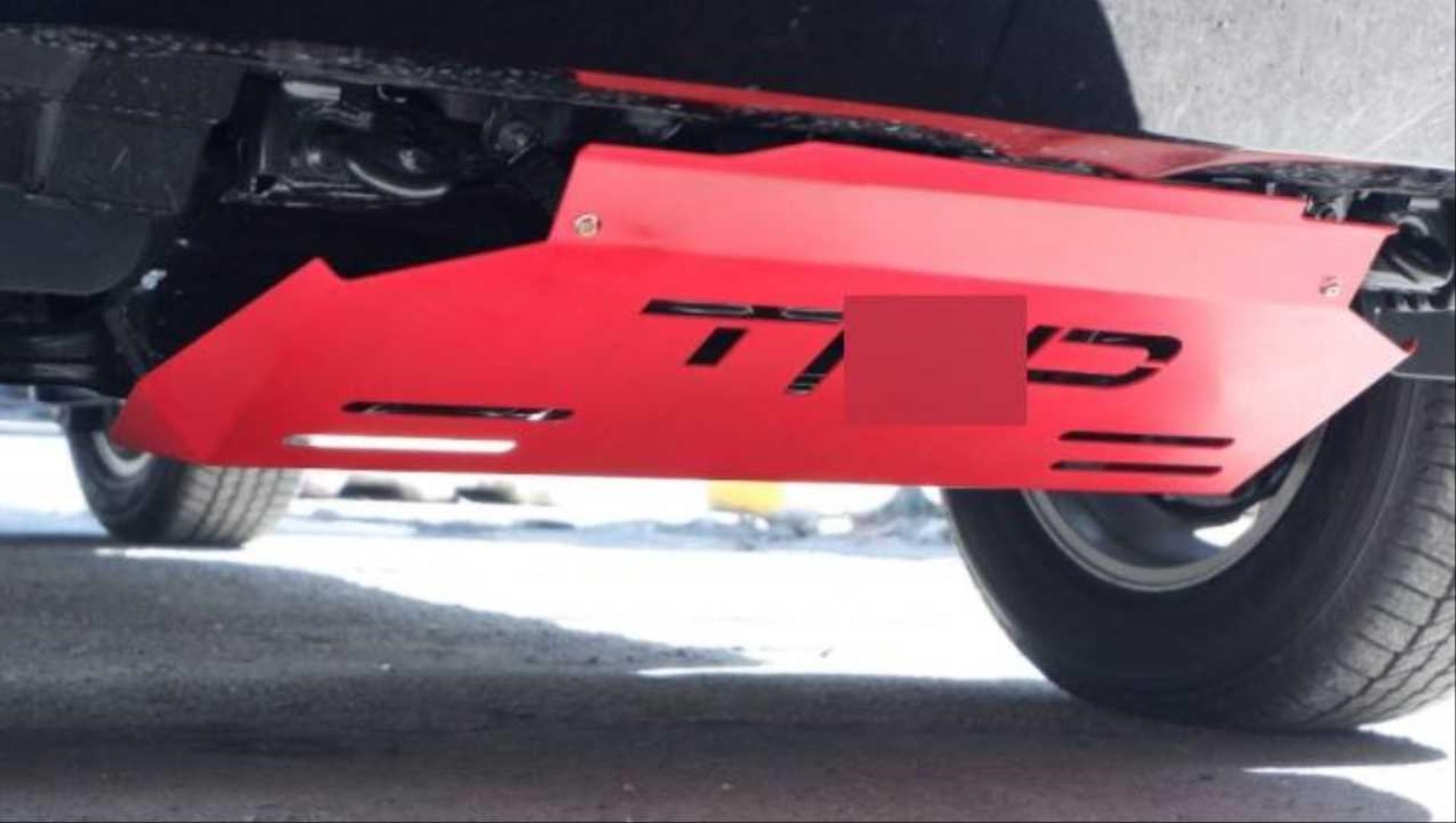 HILUX REVO 2016-2019 IÇIN UYUMLU TRD TAMPON ALT KORUMA (KIRMIZI)