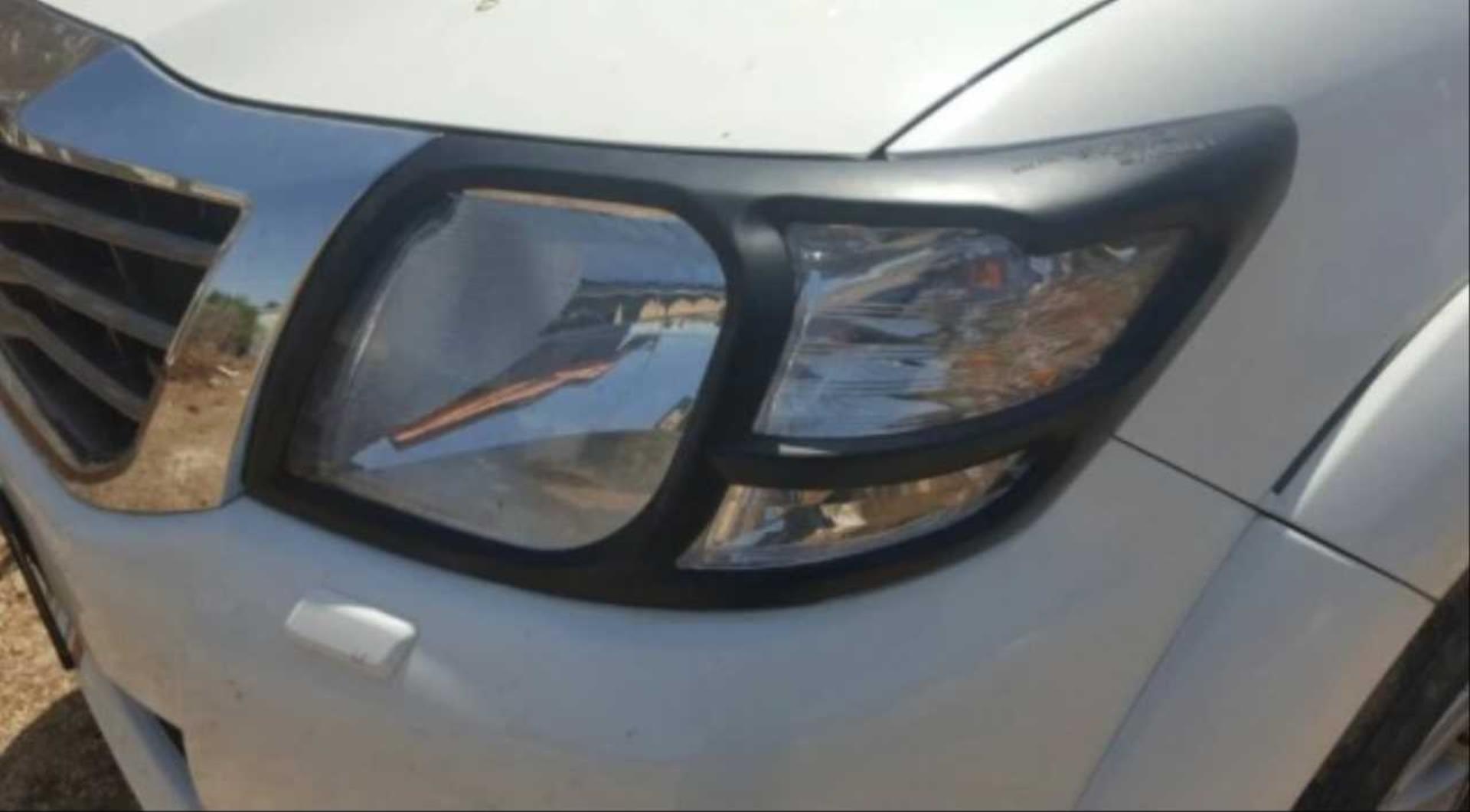 HILUX VIGO 2012-2015 IÇIN UYUMLU FAR ÇERÇEVE KAPLAMA SIYAH 