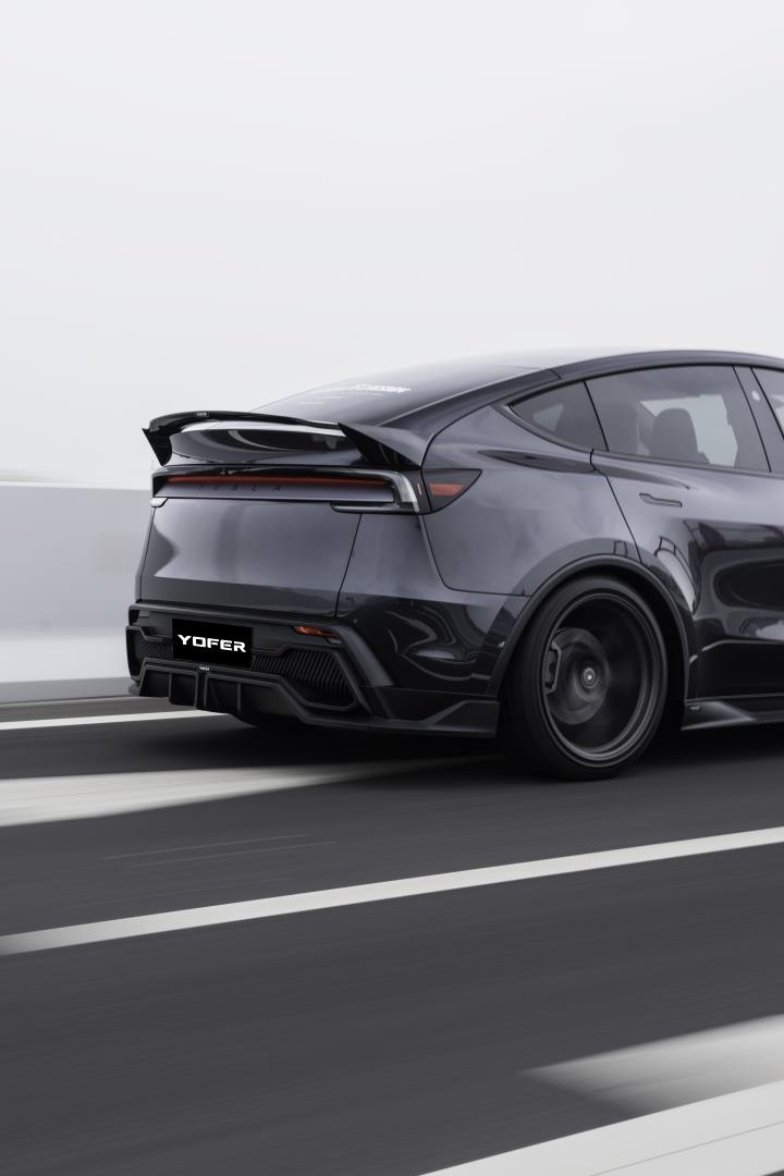 JUNIPER (MODEL Y 2025+) İÇİN YOFER BODY KIT (PIANO BLACK)