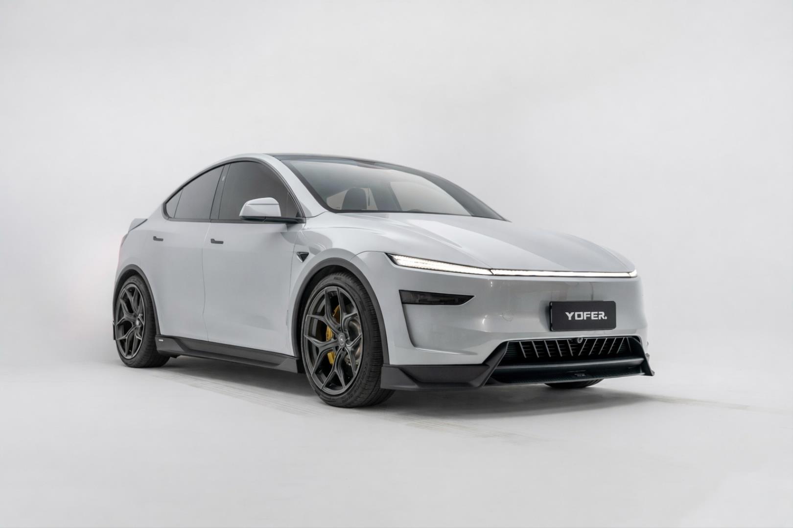 JUNIPER (MODEL Y 2025+) İÇİN YOFER BODY KIT (PIANO BLACK)