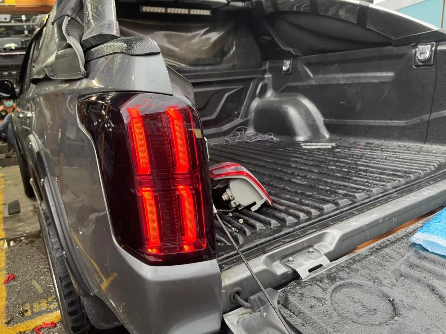 L200 2015-2018 IÇIN UYUMLU  LED STOP (ÇIFT ÇIZGI) 
