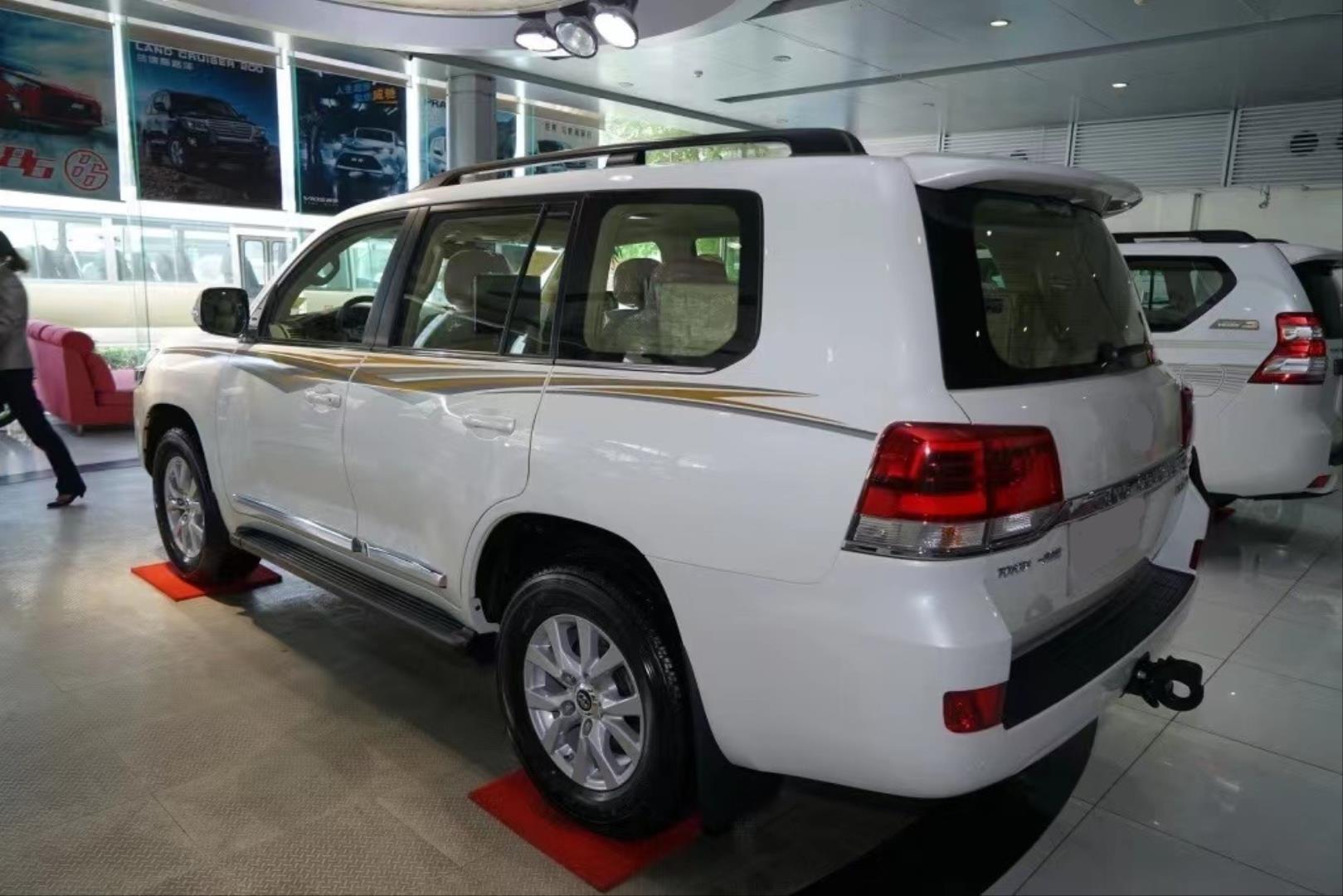 LAND CRUISER 2008-2015 IÇIN FACELIFT BODY KIT (2016+ IÇIN UYUMLU GÖRÜNÜM)  