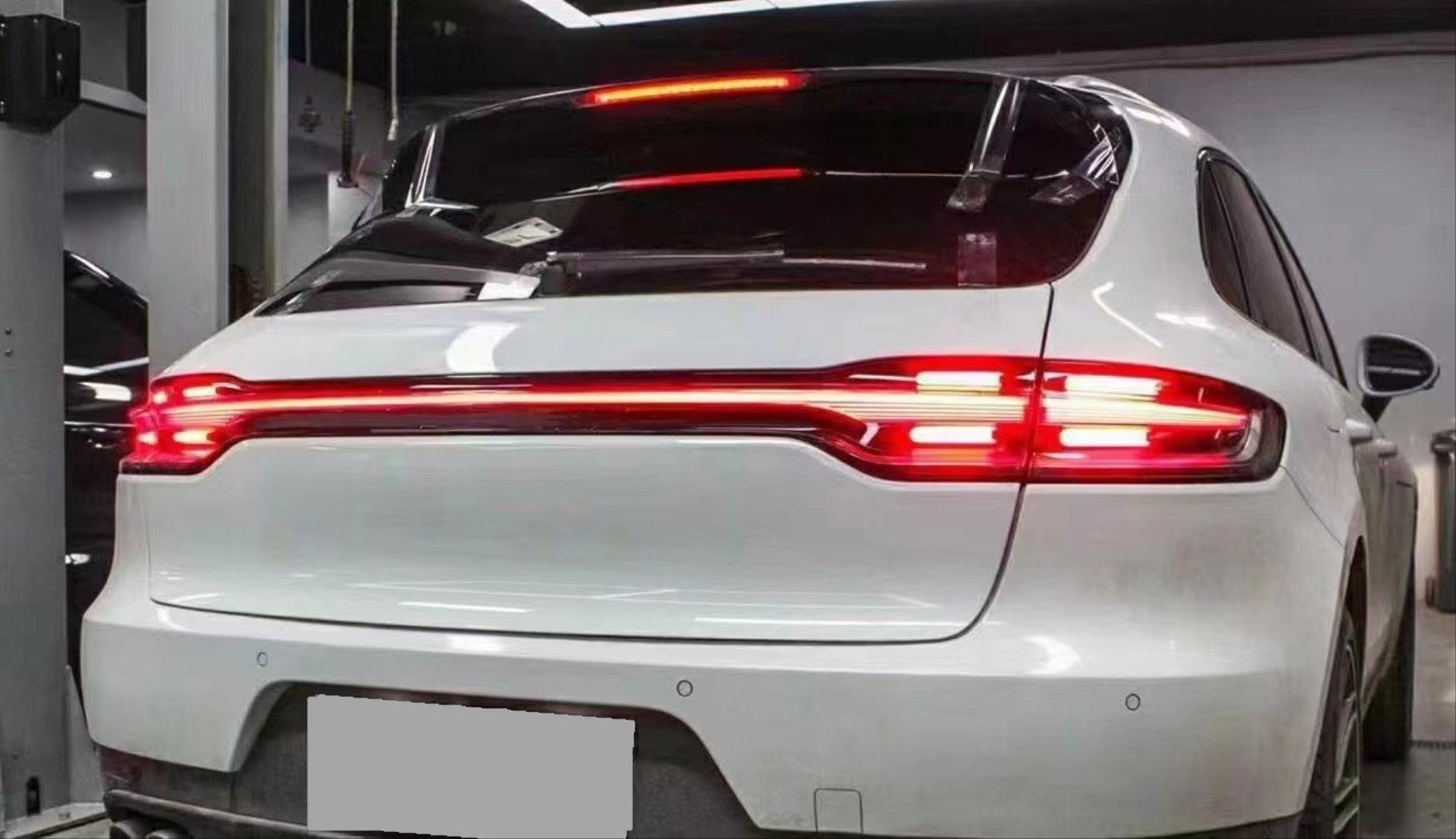 MACAN 2014-2018IÇIN UYUMLU BAGAJ KAPAGI VE LED STOP 2018 + GÖRÜNÜM FACELIFT -  KIRMIZI 