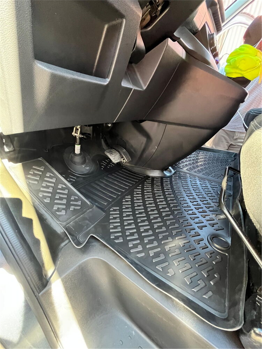 Opel Vivaro 2014-2019 Havuzlu Paspas
