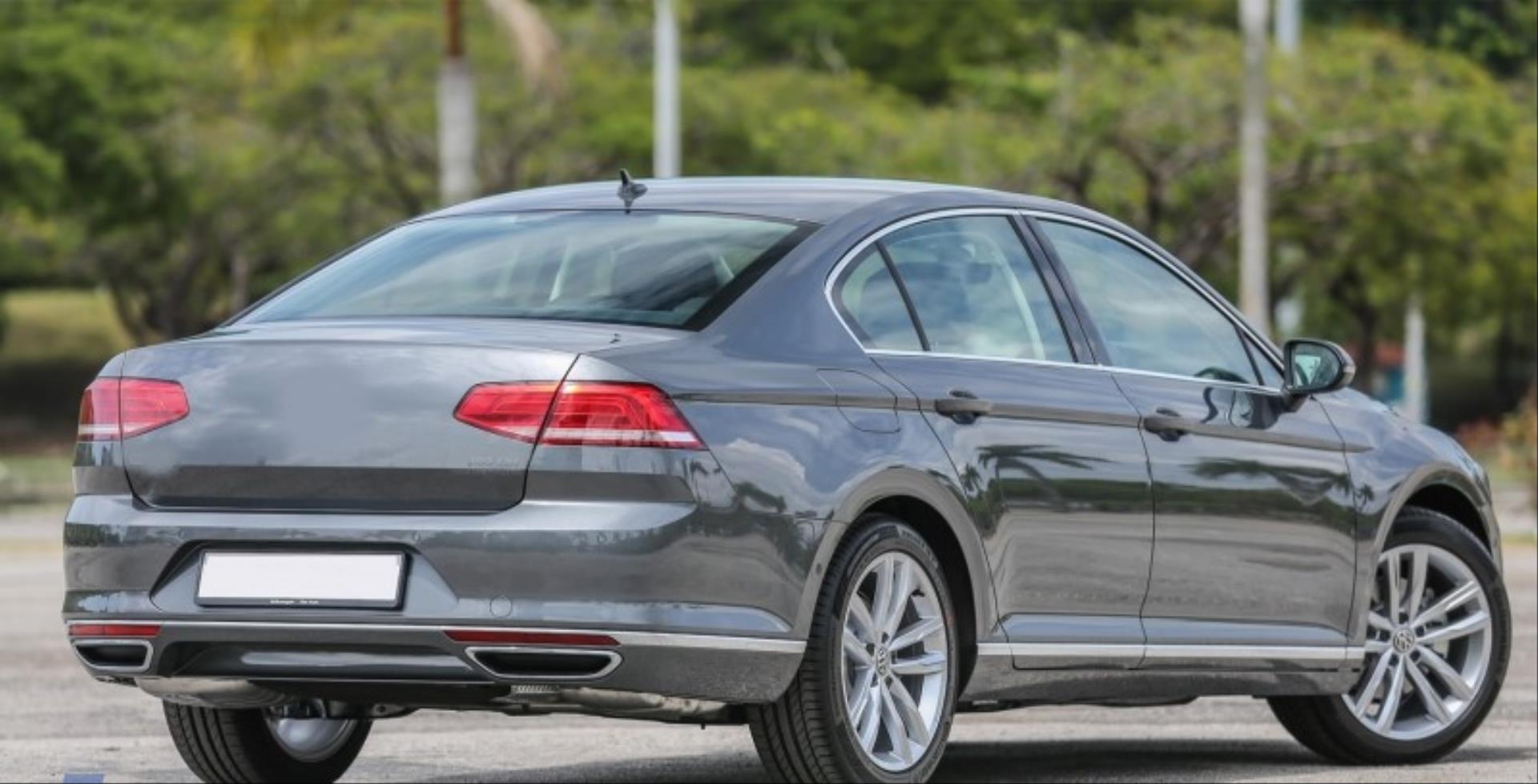 PASSAT 2015+ IÇIN UYUMLU  B8 R-LINE ARKA TAMPON DIFÜZÖR  