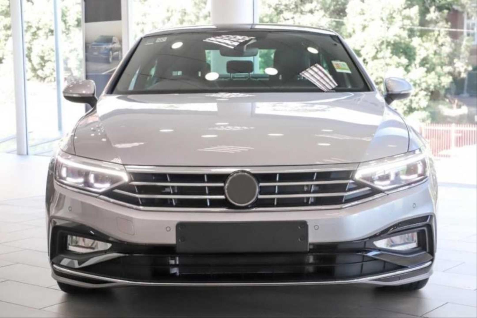 PASSAT B 8.5 IÇIN UYUMLU R LINE ÖN TAMPON VE PANJUR SETI 