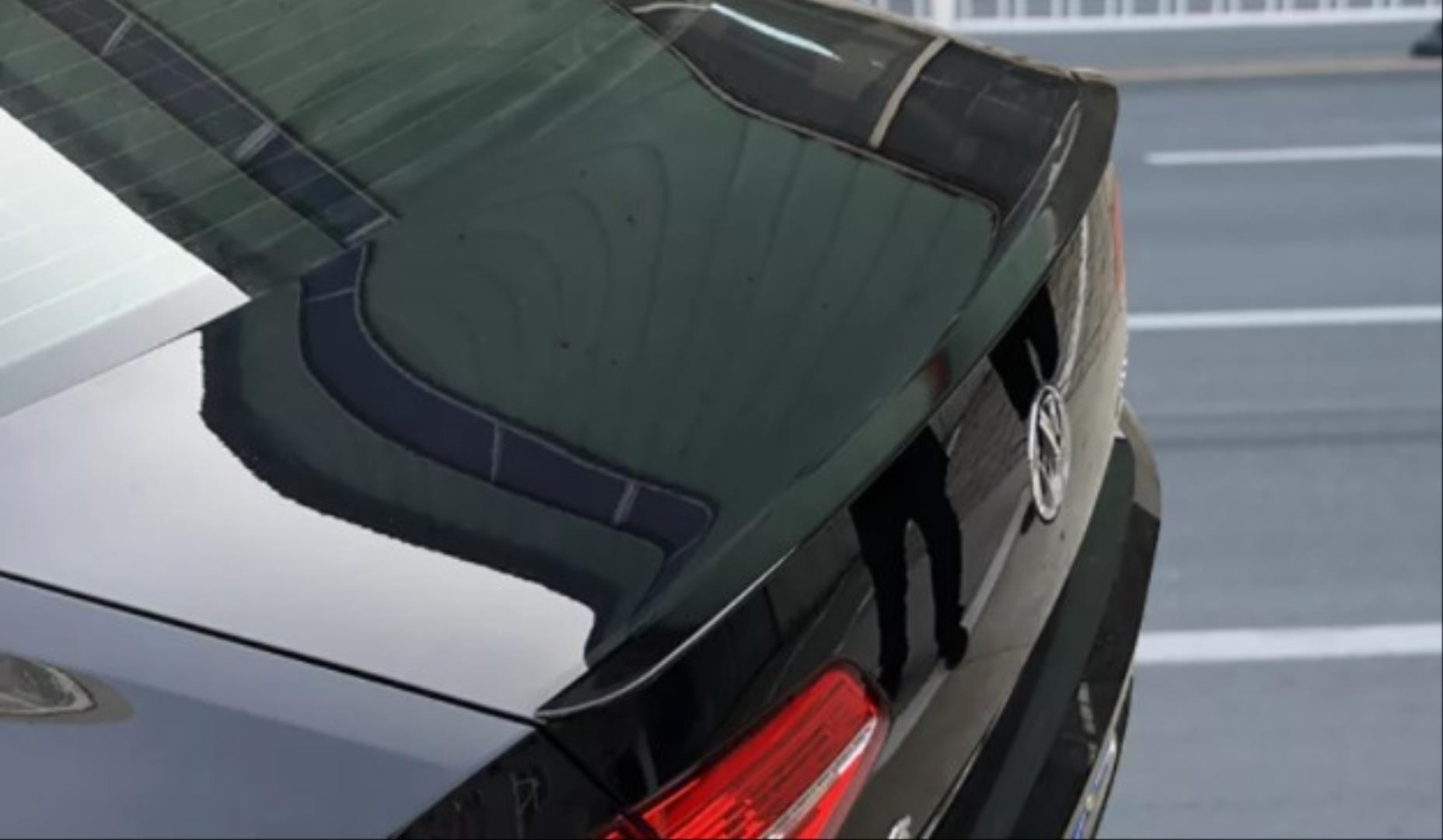 PASSAT B8  IÇIN UYUMLU SPOILER   - PIANO BLACK (PARLAK SIYAH) 