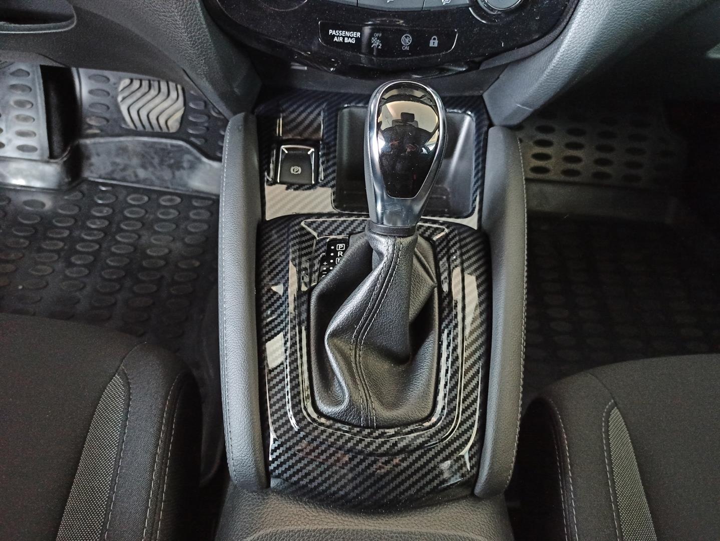 QASHQAI 2018+ IÇIN UYUMLU VITES KAPLAMA - CARBON