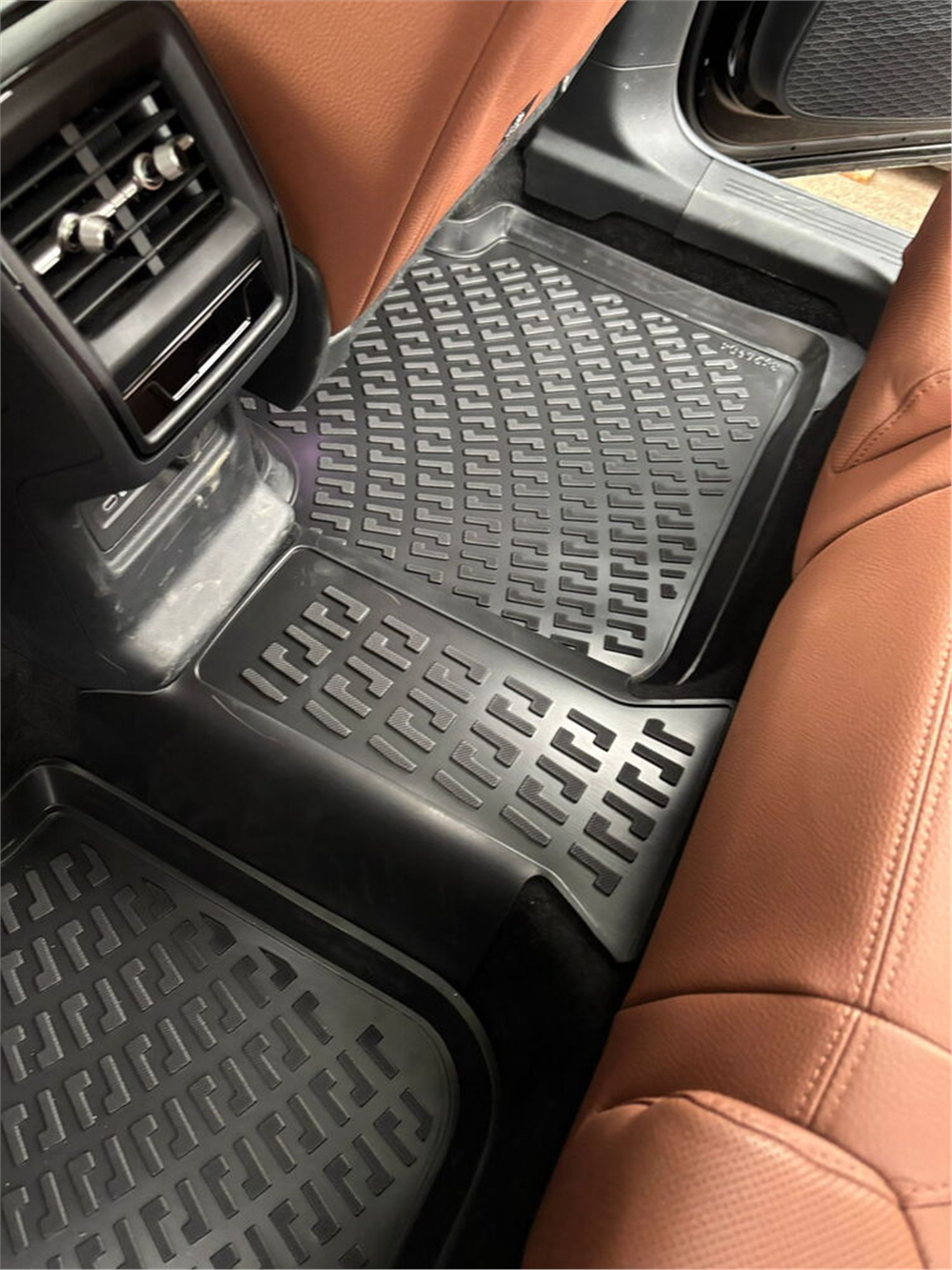 Skoda Kodiaq 2024 Sonrası Havuzlu Paspas