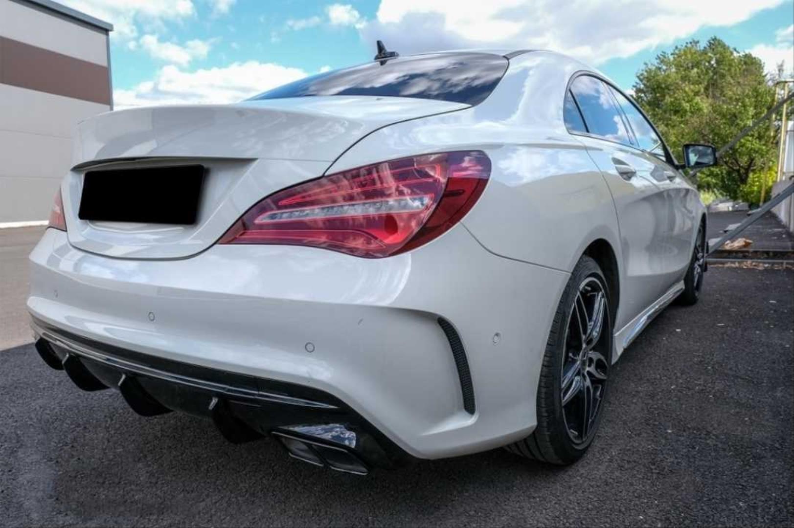 W117 CLA IÇIN UYUMLU CLA 45 GÖRÜNÜM DIFÜZÖR & EGZOZ SETI 13-15 SIYAH EGZOZ  ILE