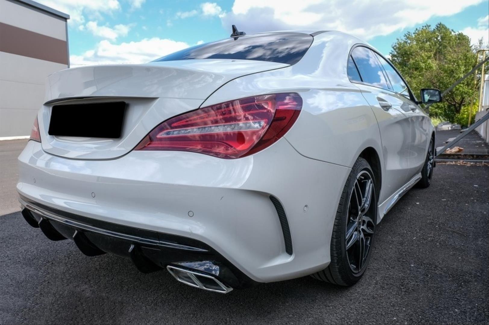W117 CLA IÇIN UYUMLU CLA 45 GÖRÜNÜM DIFÜZÖR & EGZOZ SETI 16-19 SIYAH EGZOZ  ILE