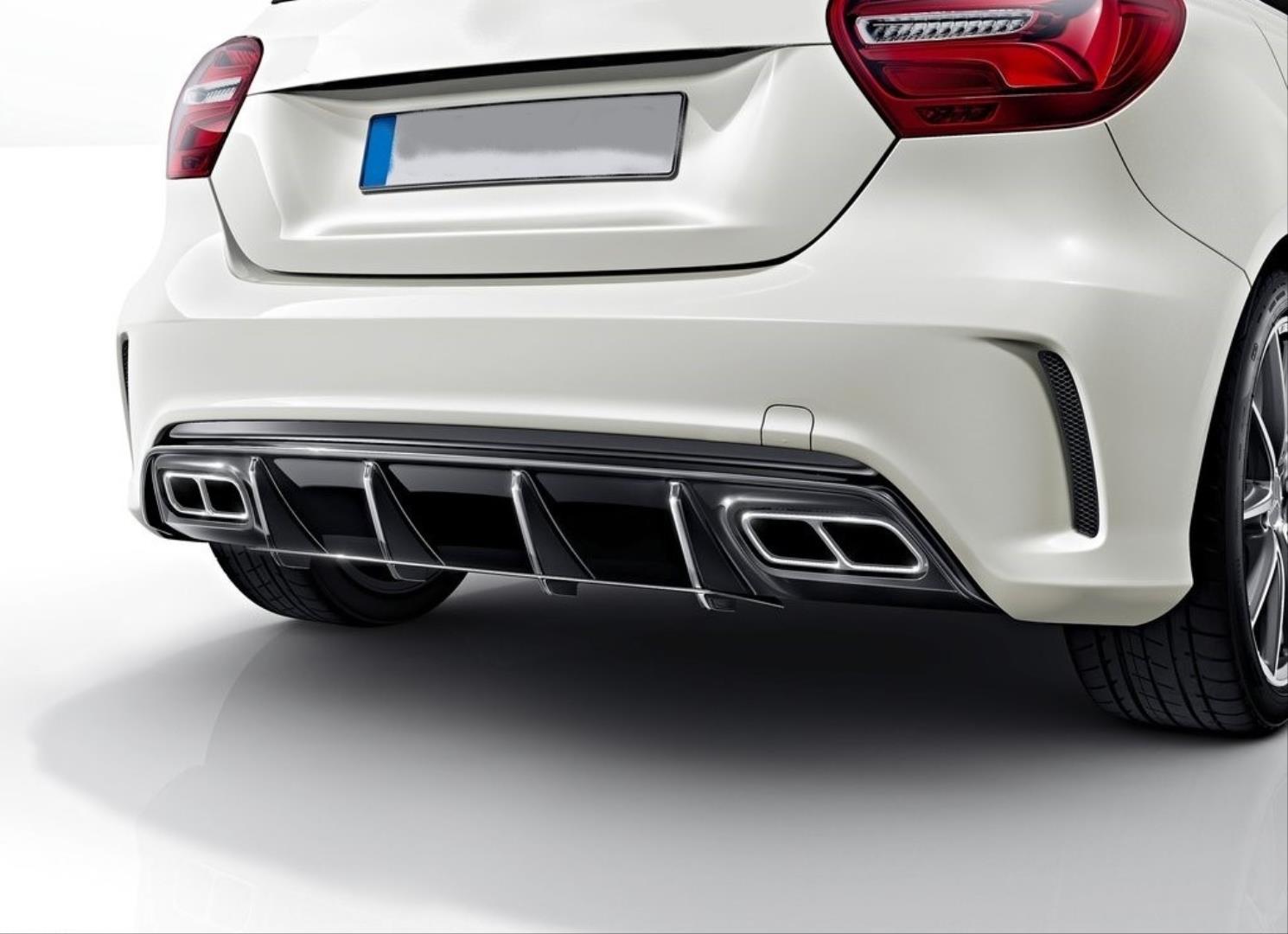 W176 12-15  A45 DIFÜZÖR  & EGZOZ SETI  (PARLAK SIYAH) - SILVER EGZOZ ILE (AMG PAKET İÇİN )