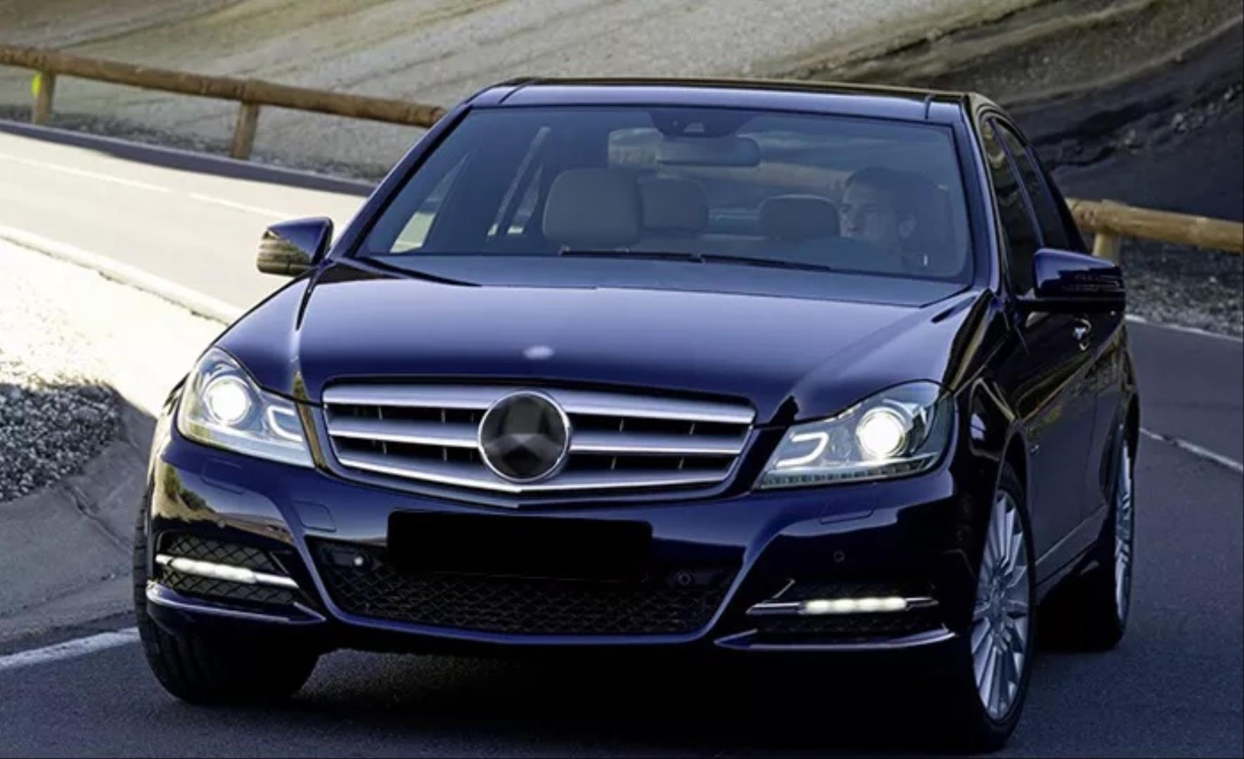 W204 C SERISI(MAKYAJLI KASA)  IÇIN UYUMLU LED FAR - DOLU   (HALOJEN FARLI MODEL  için)  