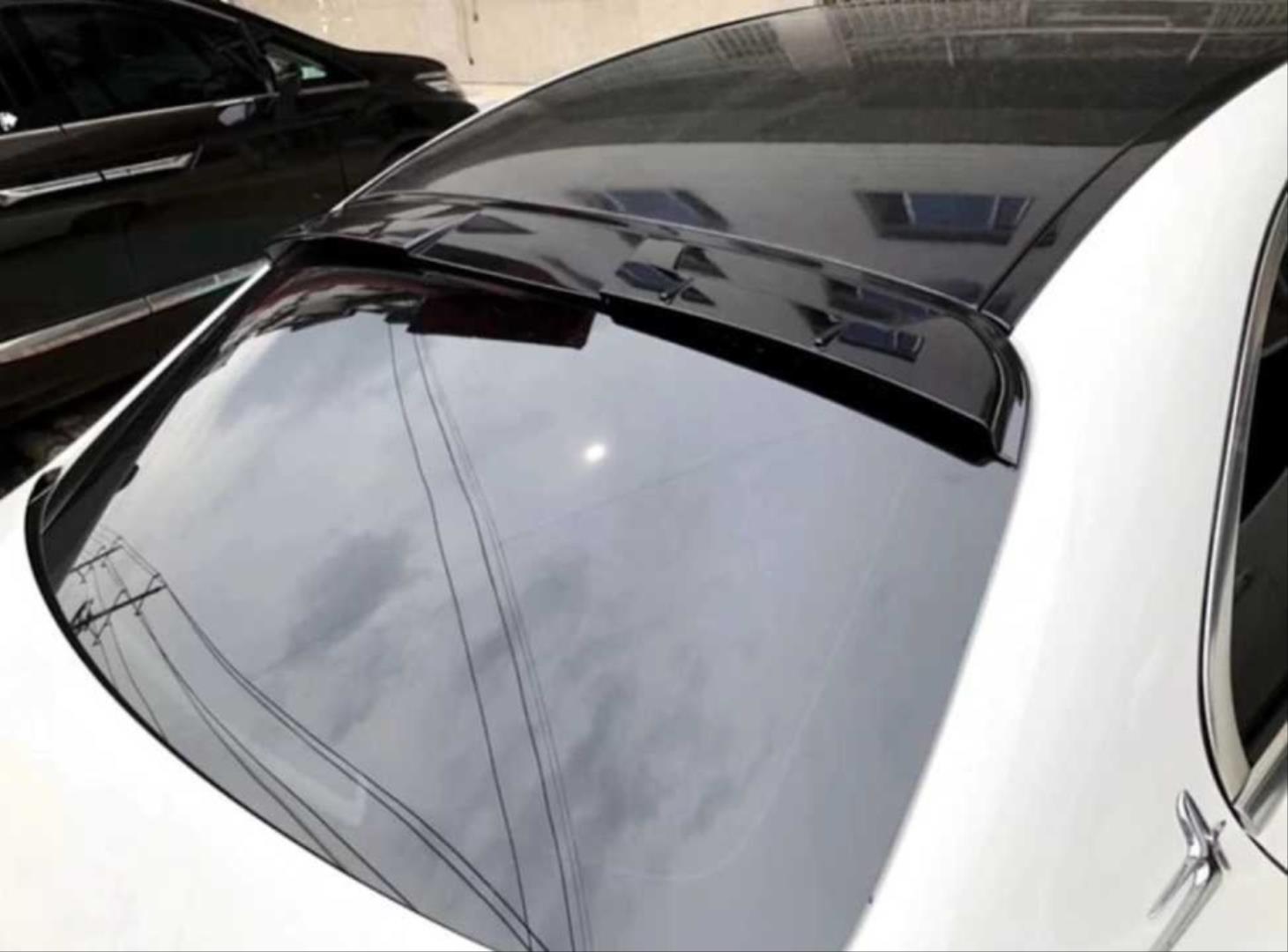W205 2015-2021 C SERISI IÇIN UYUMLU CAM ÜSTÜ SPOILER - PIANO BLACK (PARLAK SIYAH) 