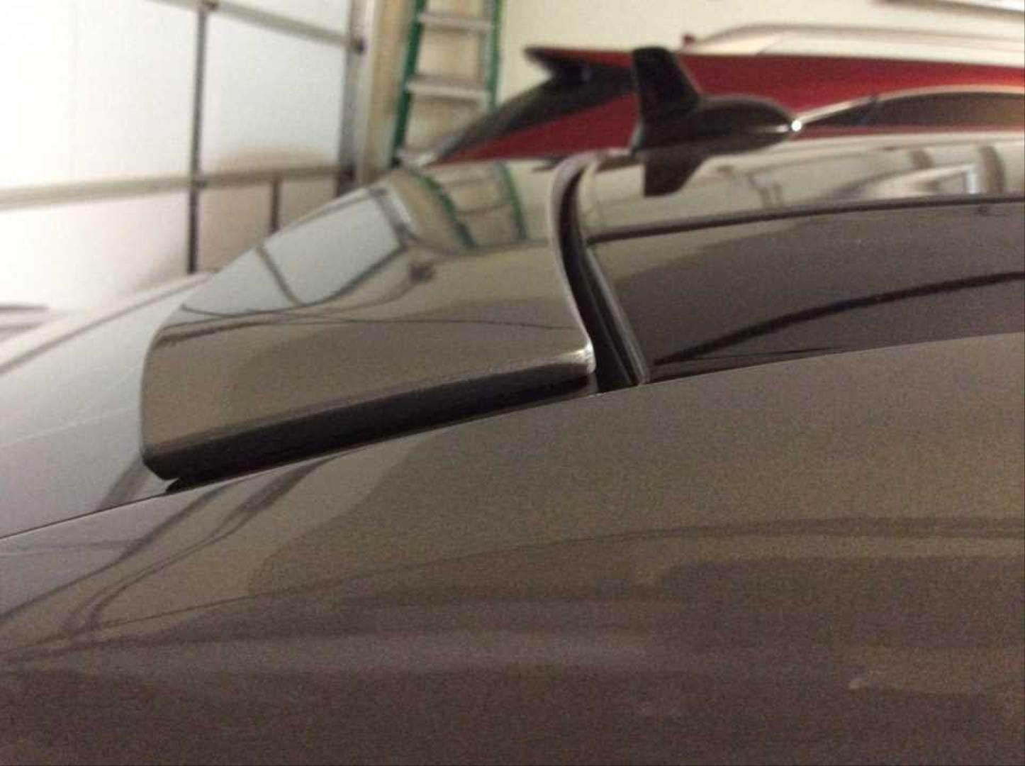W212(2009-2015) E SERISI IÇIN UYUMLU CAM ÜSTÜ SPOILER   - PIANO BLACK (PARLAK SIYAH) 