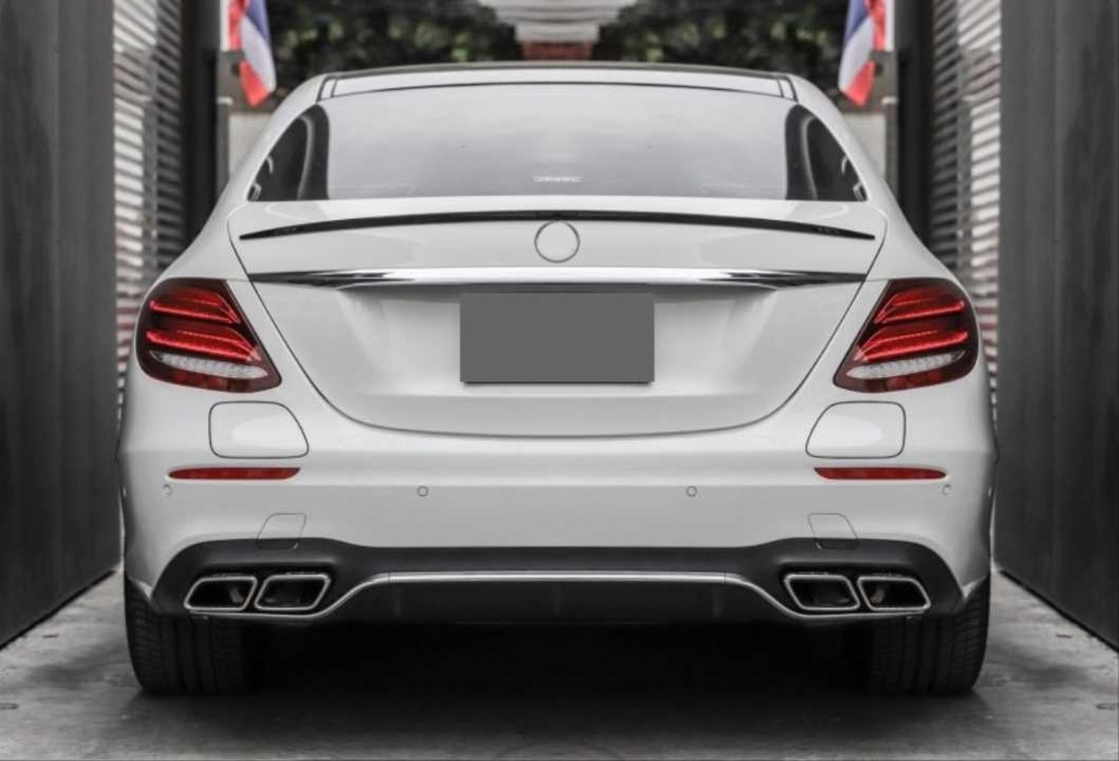 W213 2016-2019 E SERISI ICIN UYUMLU TAIWAN STIL SPOILER-PIANO BLACK