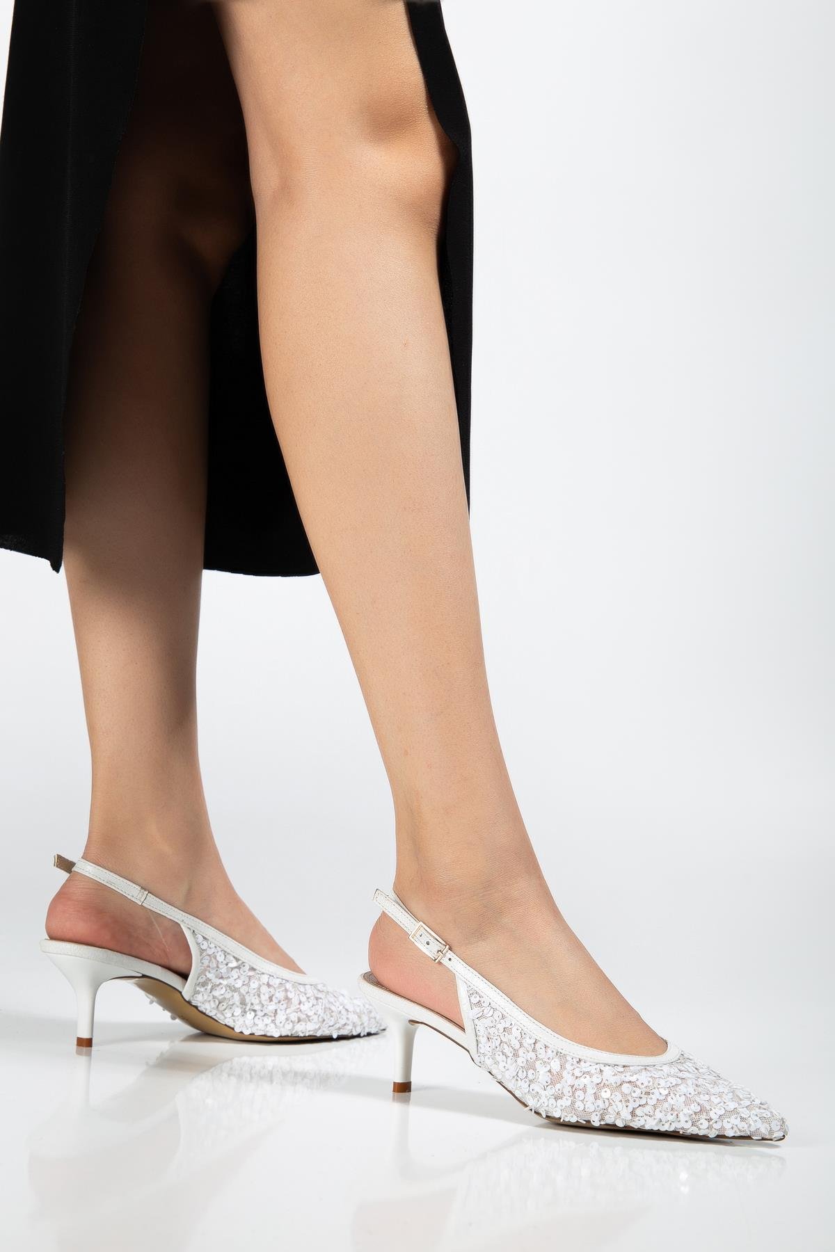 ARKA AÇIK PULLU FİLE MALZEME KADIN TOPUKLU AYAKKABIBEYAZ