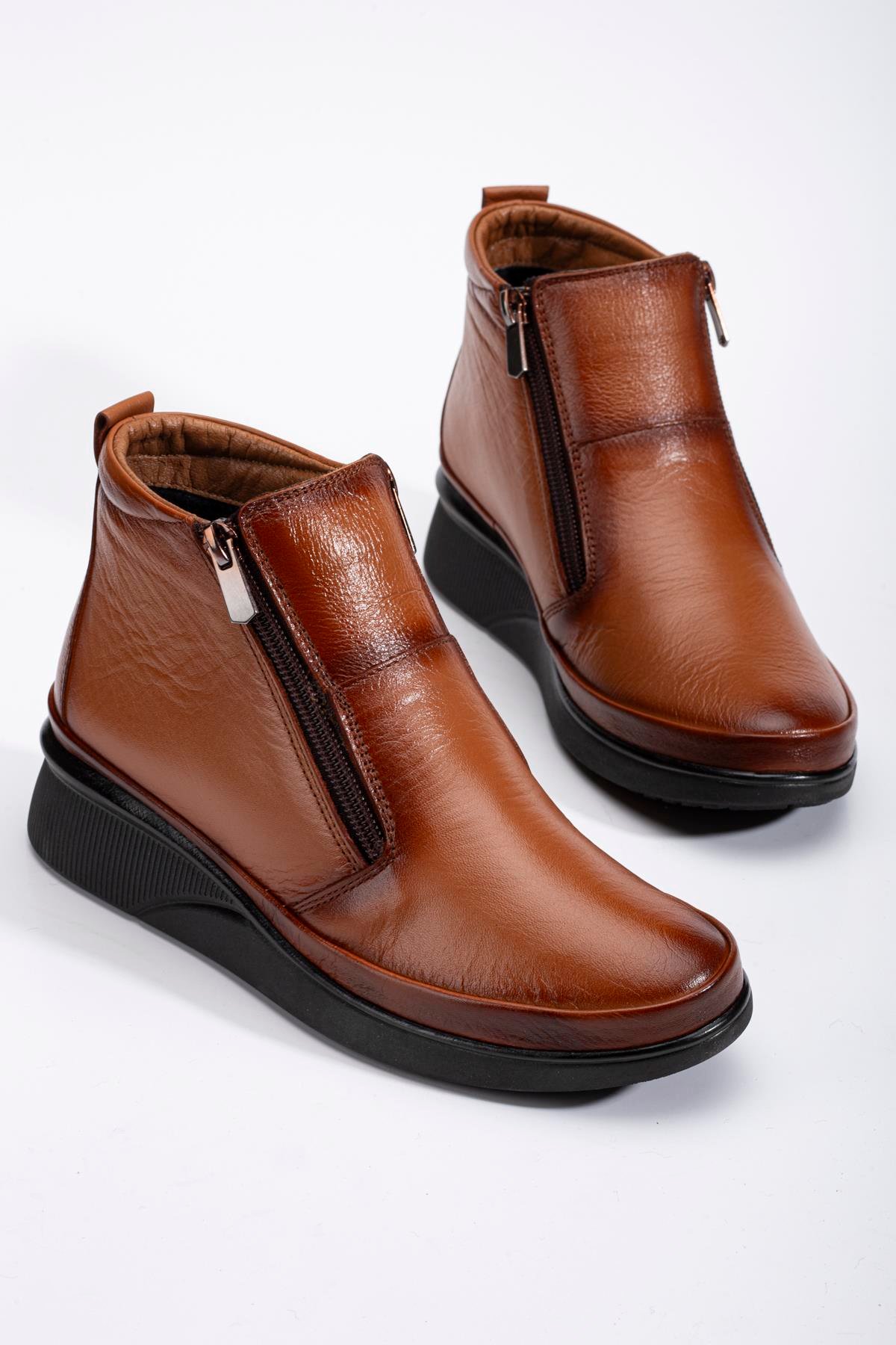 İKİ FERMUARLI HAKİKİ DERİ KALIN TABAN KADIN BOT TABA