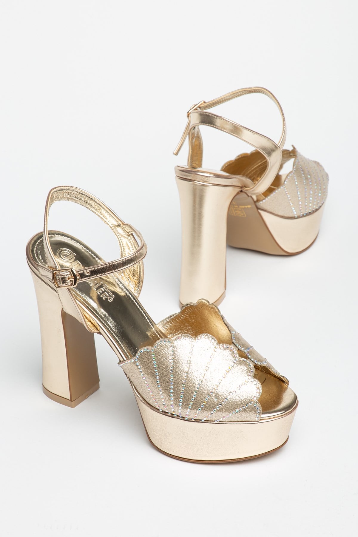 YAPRAK TAŞLI MODEL KADIN PLATFORM TOPUK AYAKKABIGOLD