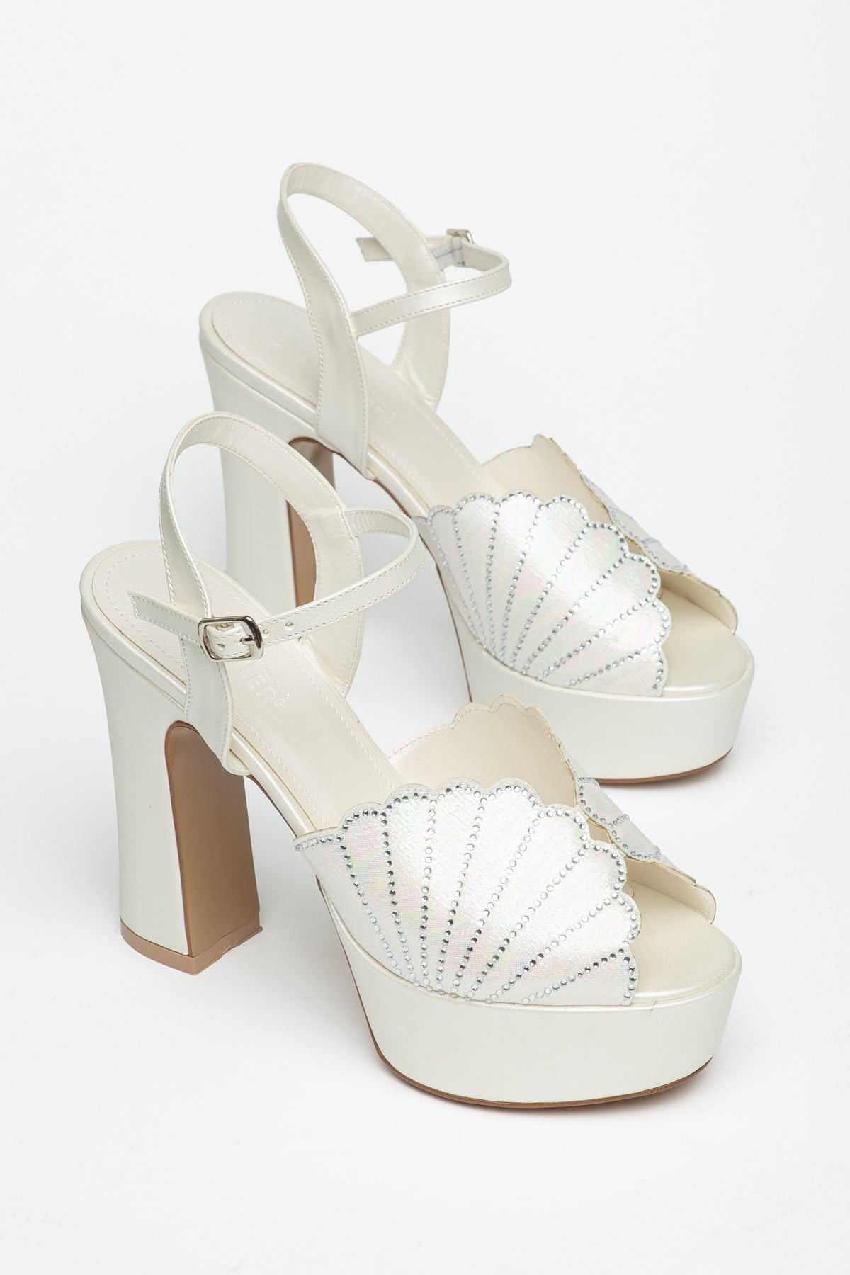 YAPRAK TAŞLI MODEL KADIN PLATFORM TOPUK AYAKKABISEDEF