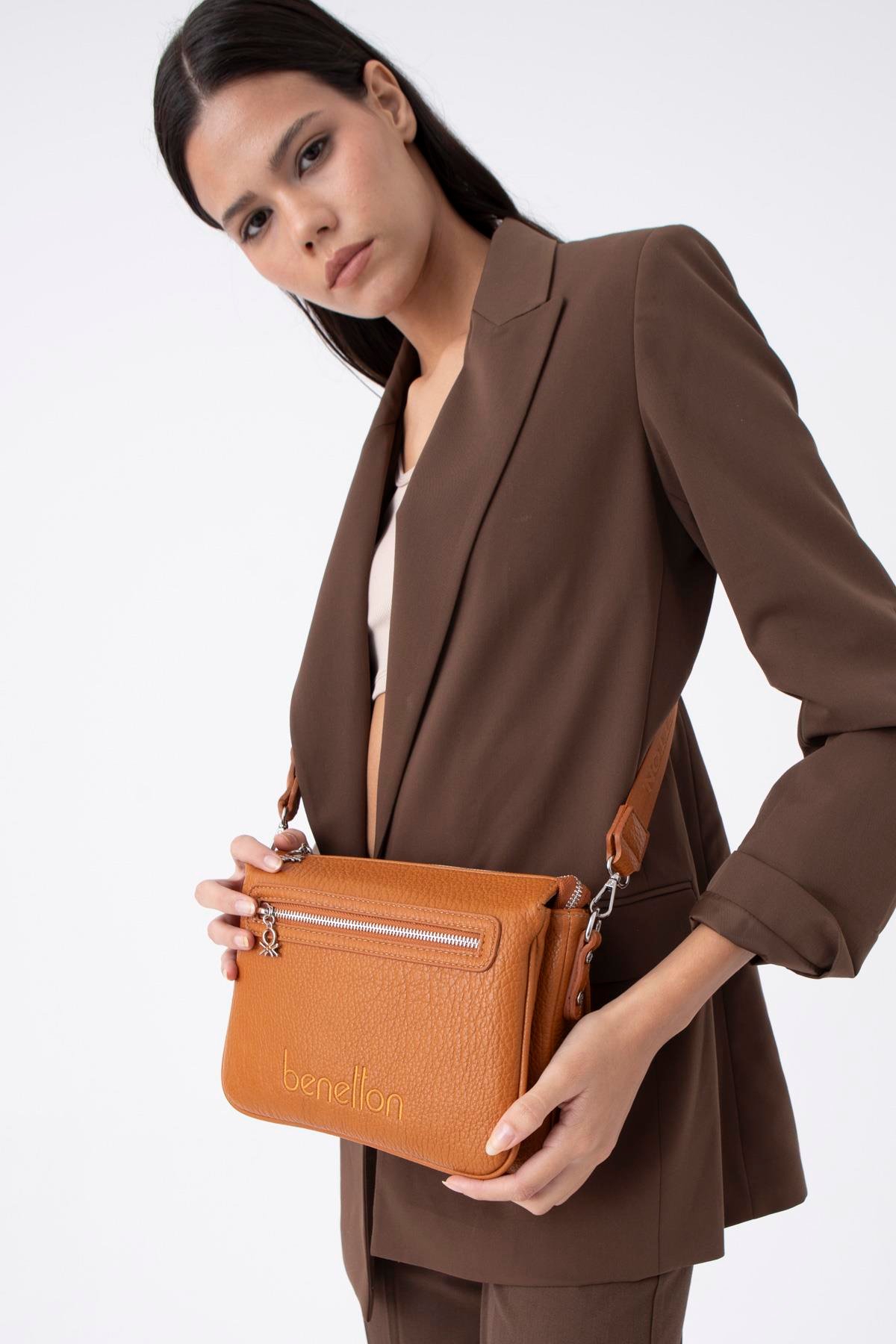 BNT1480-SoftUnited BenettonÇapraz ÇantaUnited Benetton BNT1480 Çapraz Çanta Camel