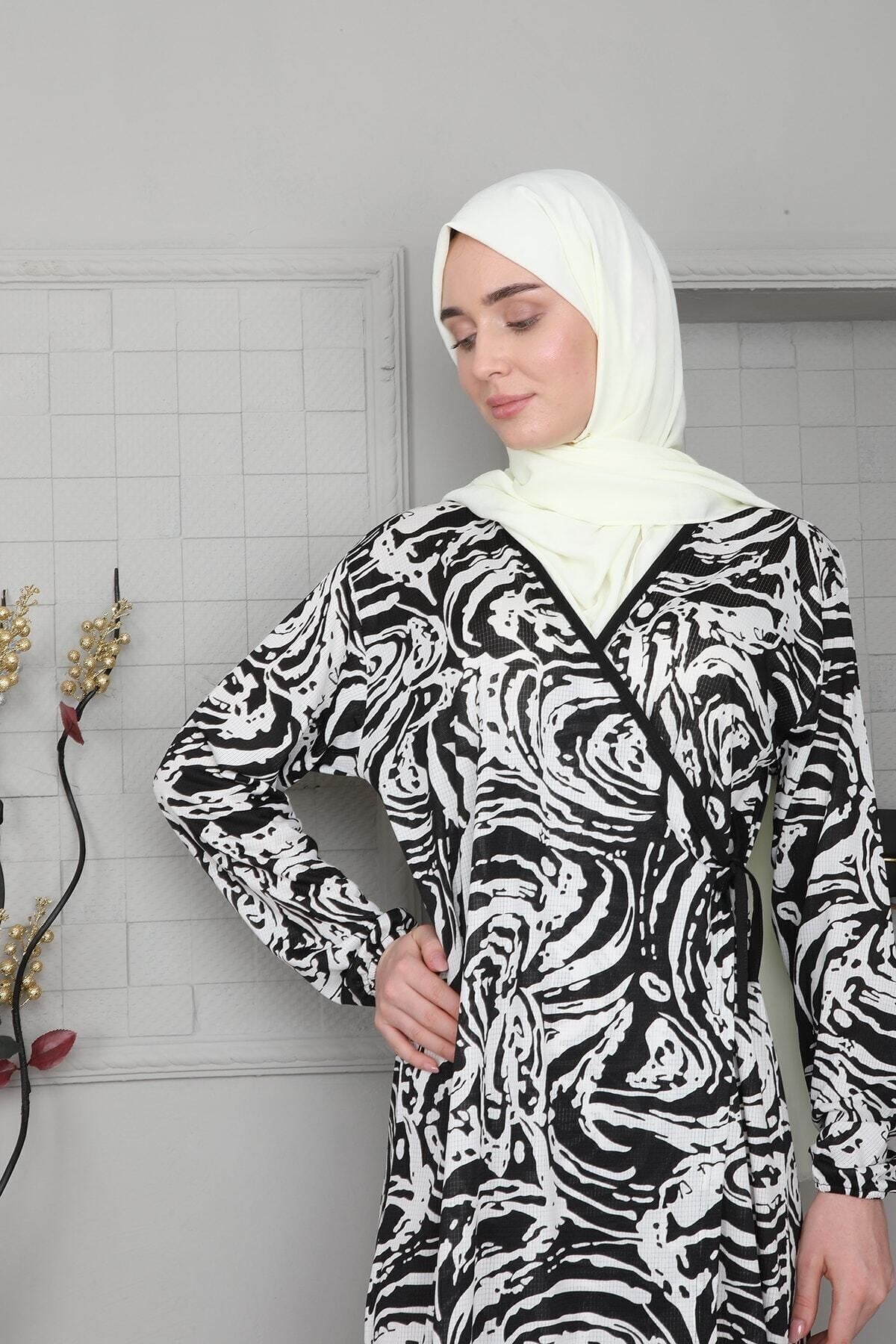 Kadın Mevsimlik Pamuk Zebra Desenli Viskon Kumaş Dökümlü Namaz Elbisesi Siyah
