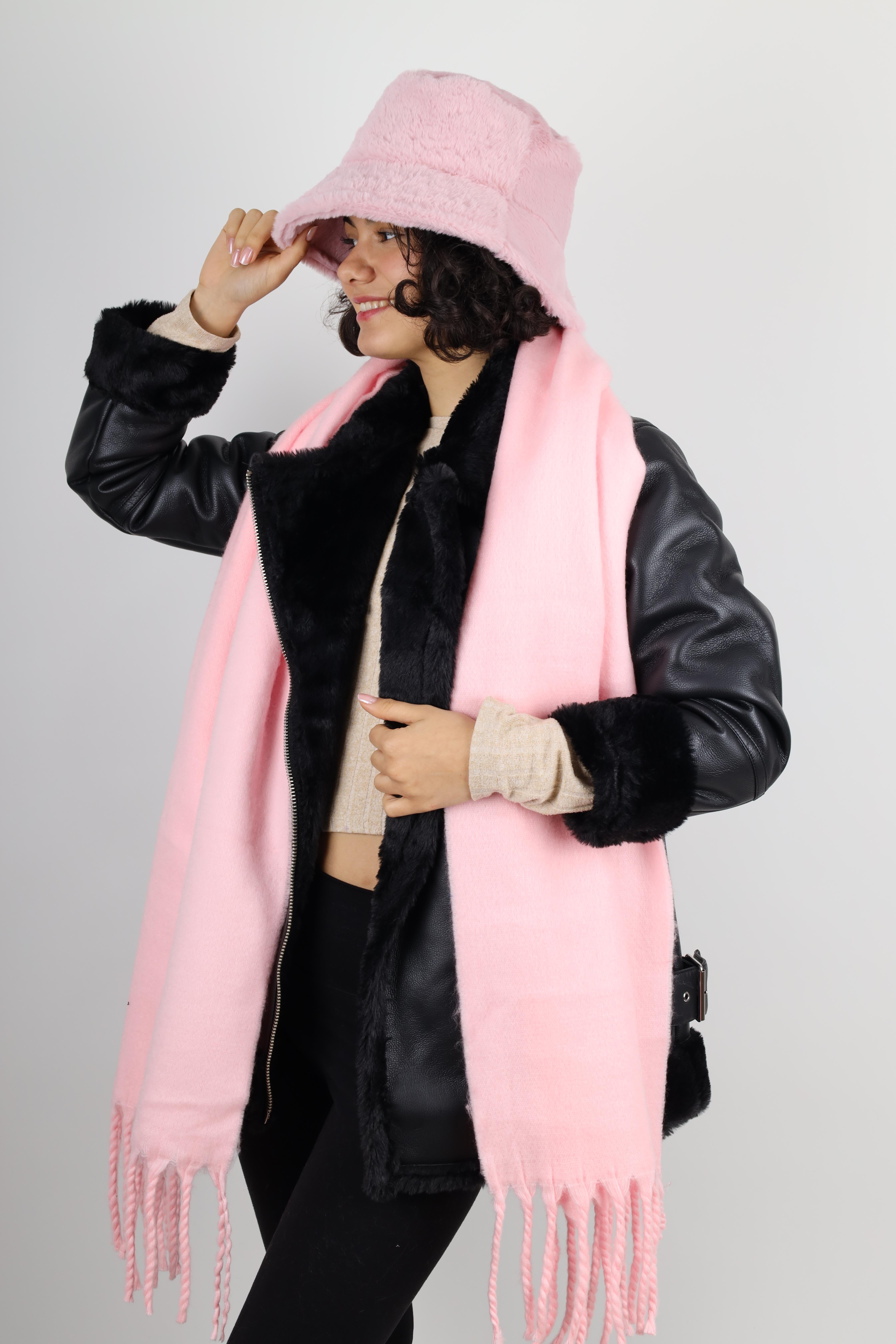 Kadın Pembe Kürklü Peluş Şapka ve Atkı Kombini