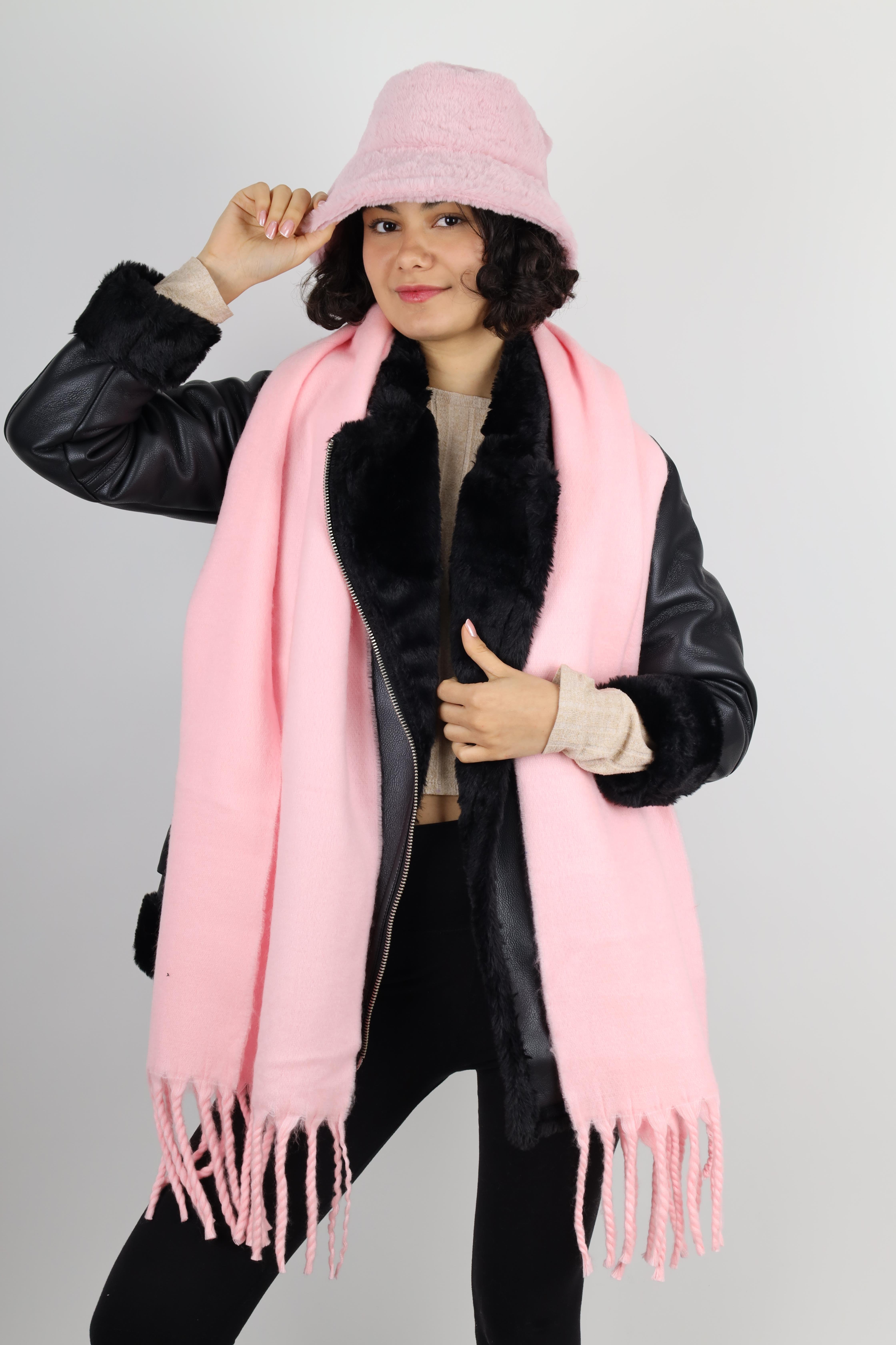Kadın Pembe Kürklü Peluş Şapka ve Atkı Kombini