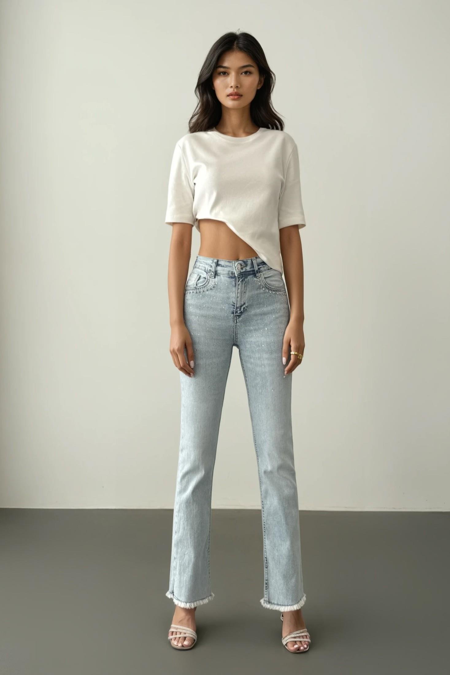 Dağınık Taşlı Paçası Püsküllü Flare Jean LC7403