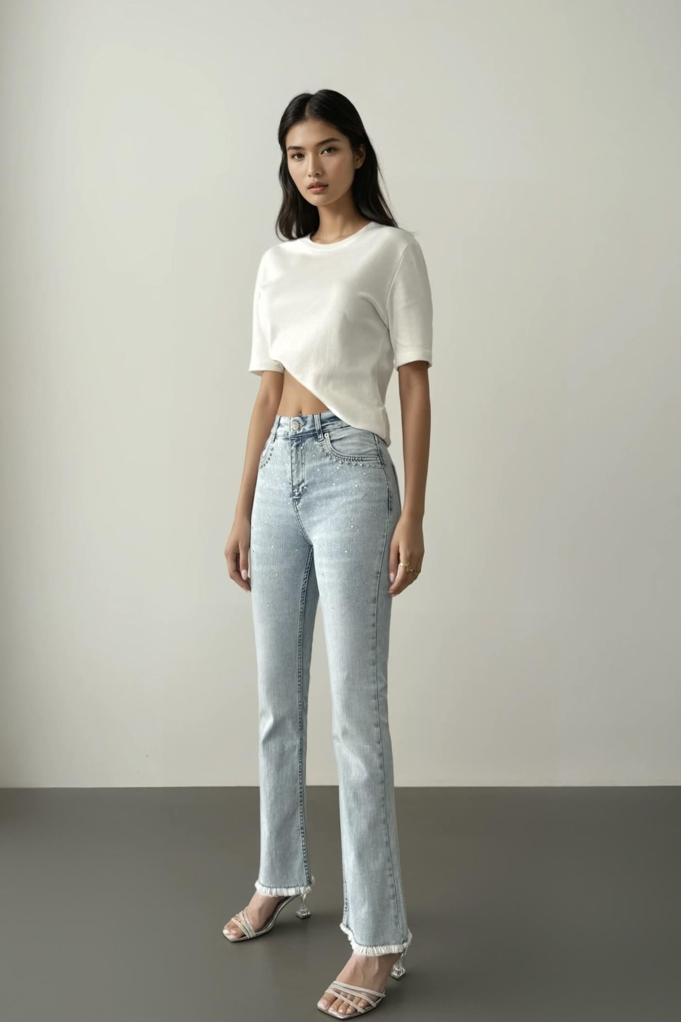 Dağınık Taşlı Paçası Püsküllü Flare Jean LC7403
