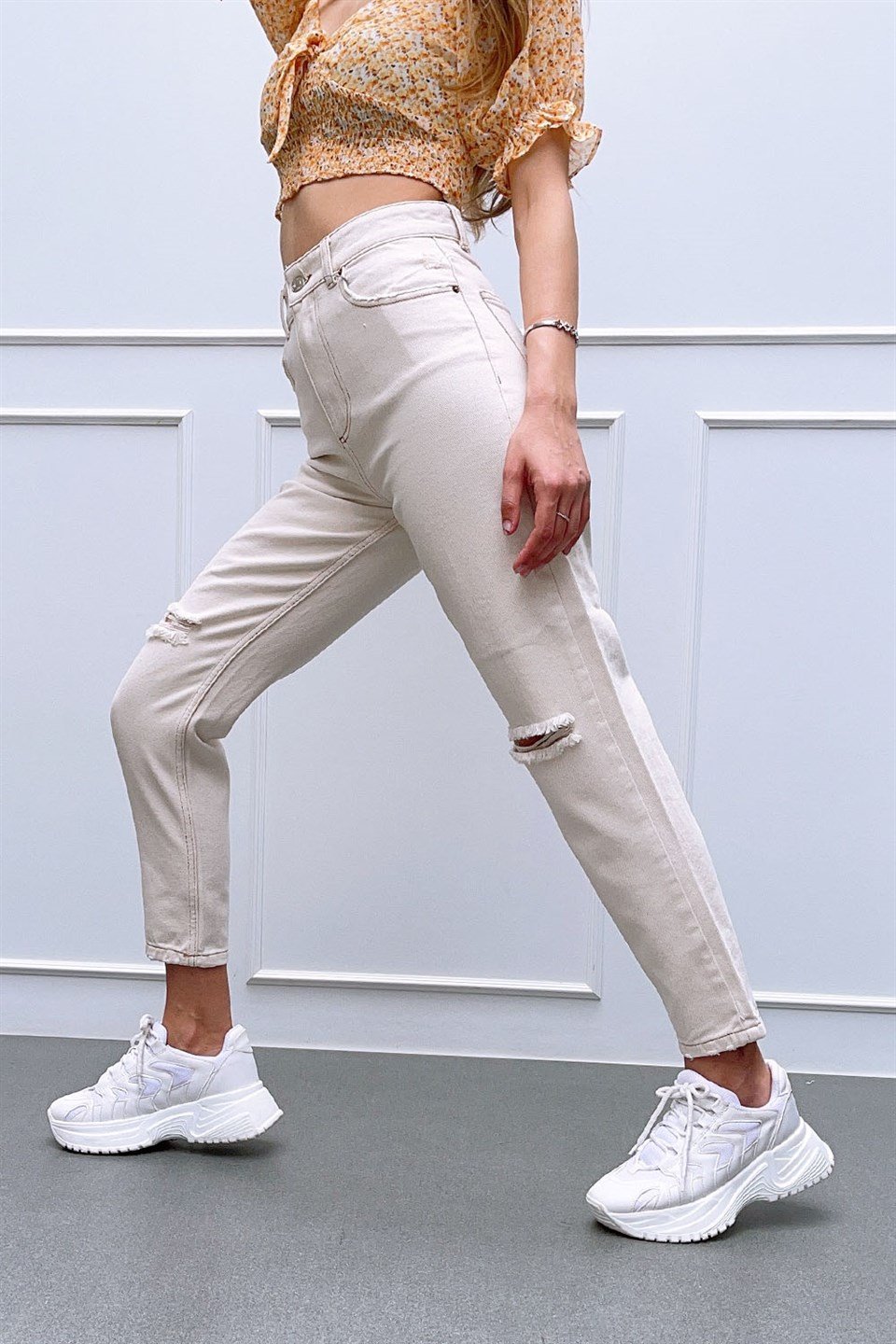 Dizleri Yırtıklı Mom Jean Pantolon Kr 21401-A