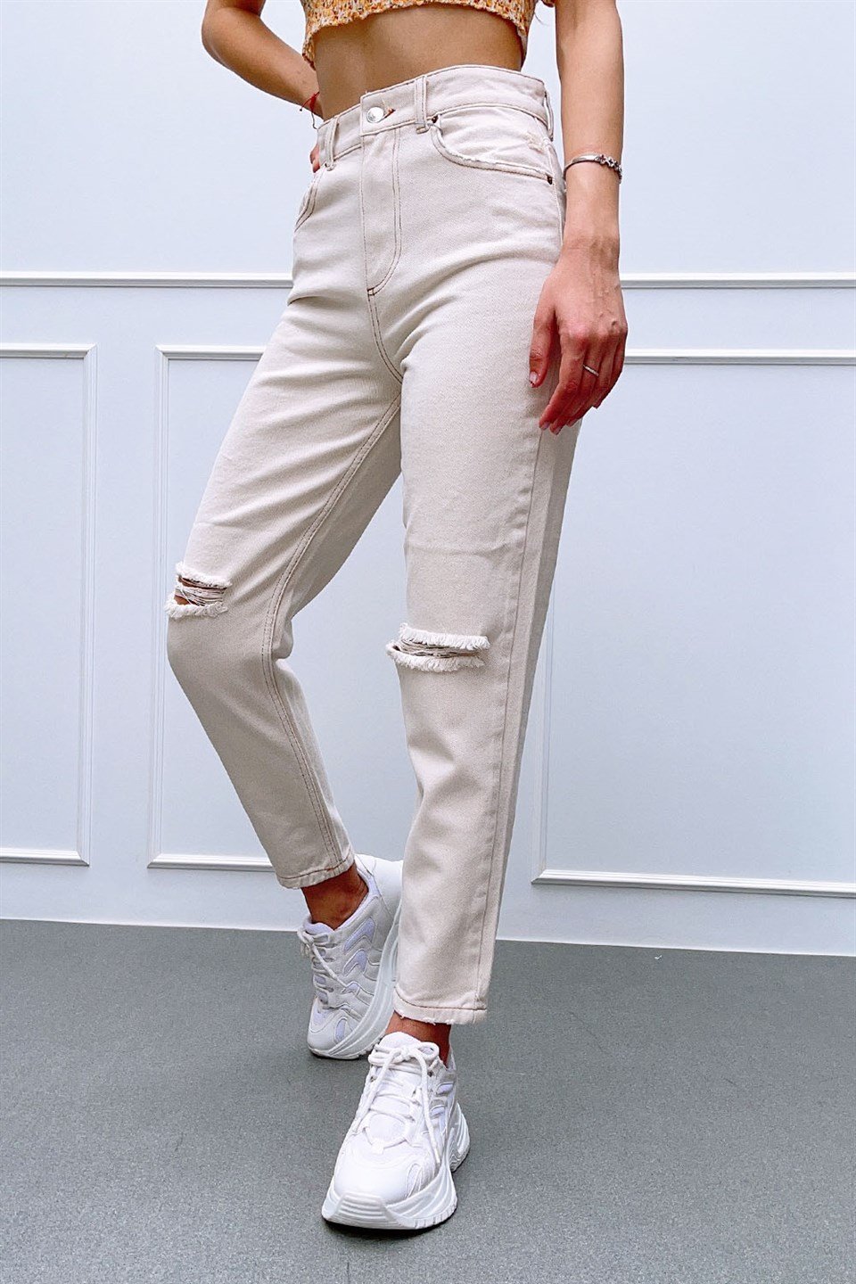 Dizleri Yırtıklı Mom Jean Pantolon Kr 21401-A