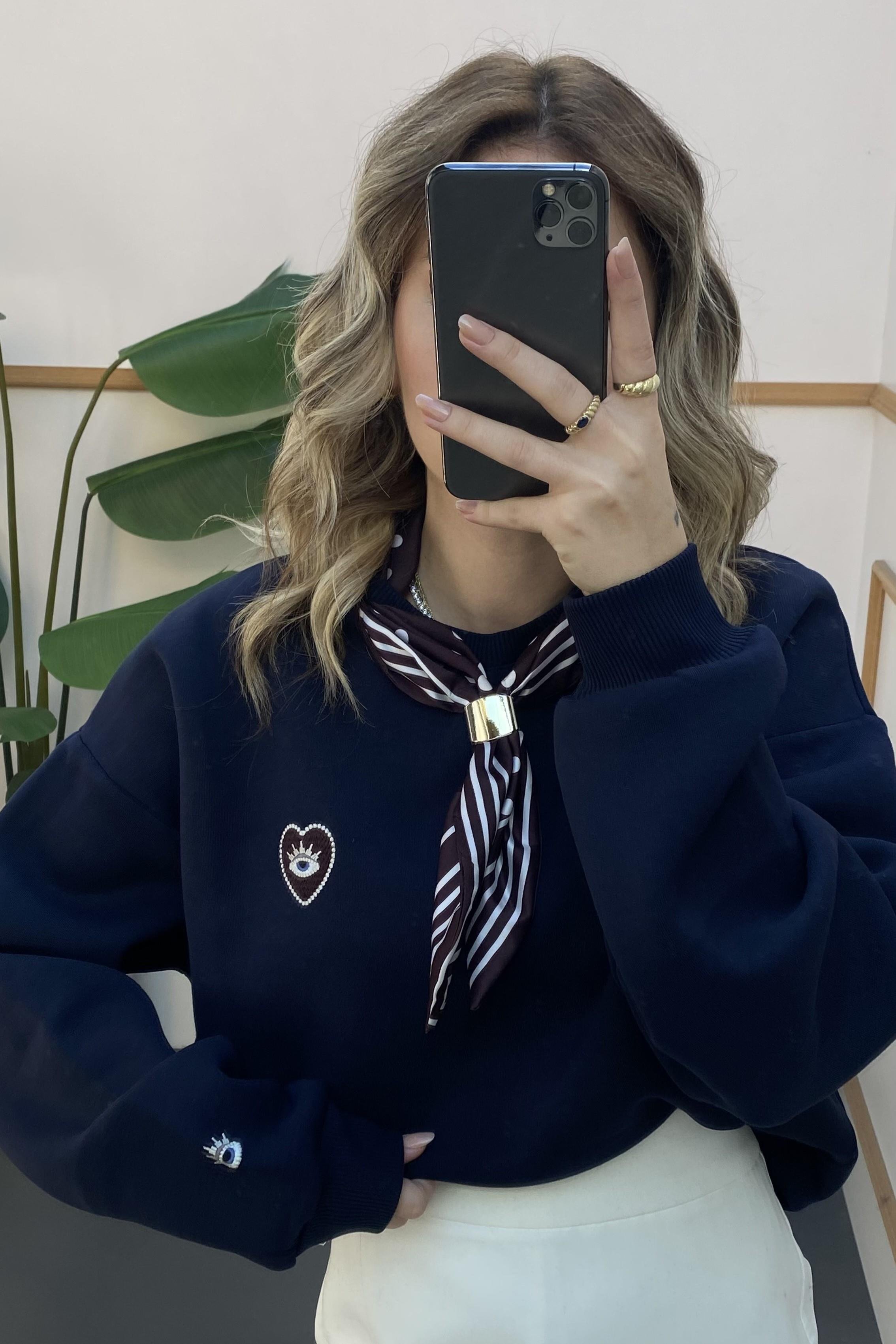 Fular ve Nakış Detaylı Sweatshirt QZ01083