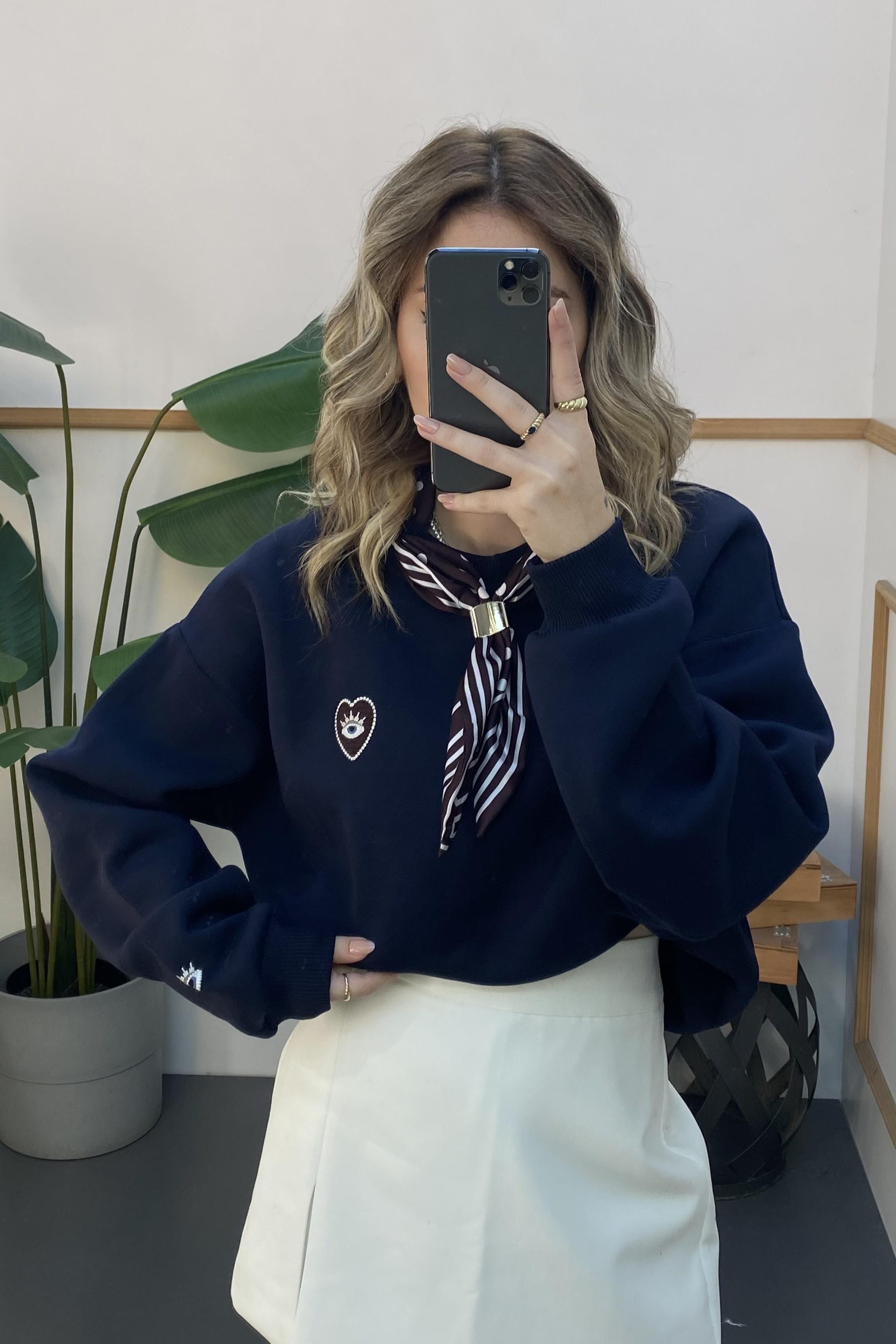 Fular ve Nakış Detaylı Sweatshirt QZ01083