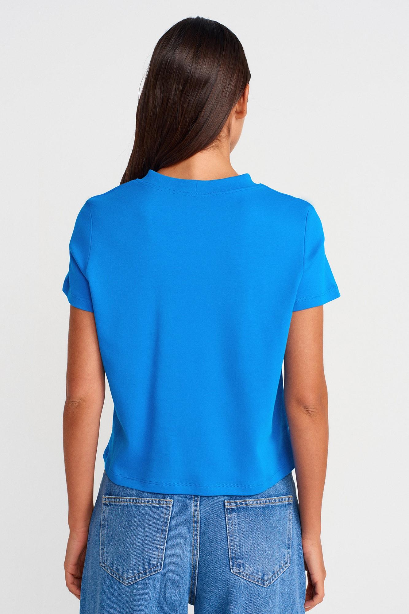Kalp Nakışlı Bisiklet Yaka T-shirt DL30584