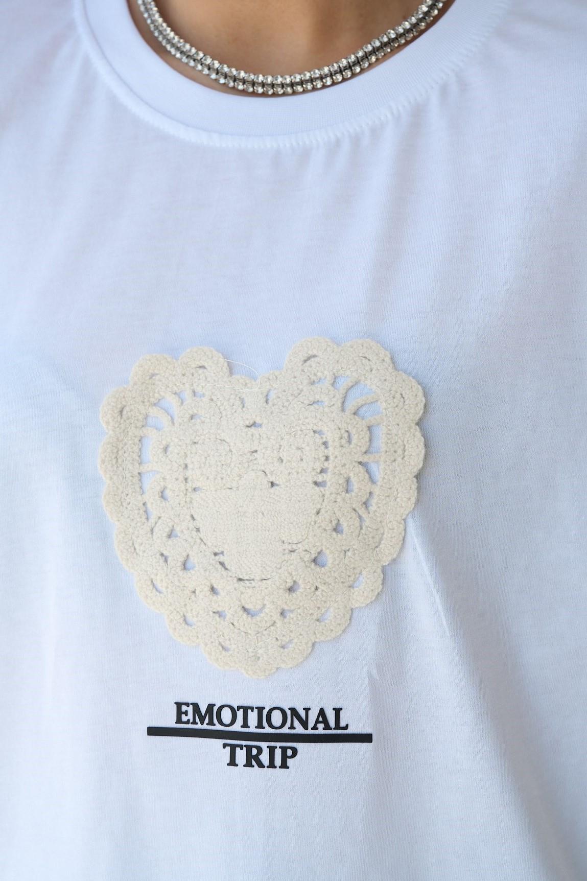Kalp Nakışlı T-shirt QS251134