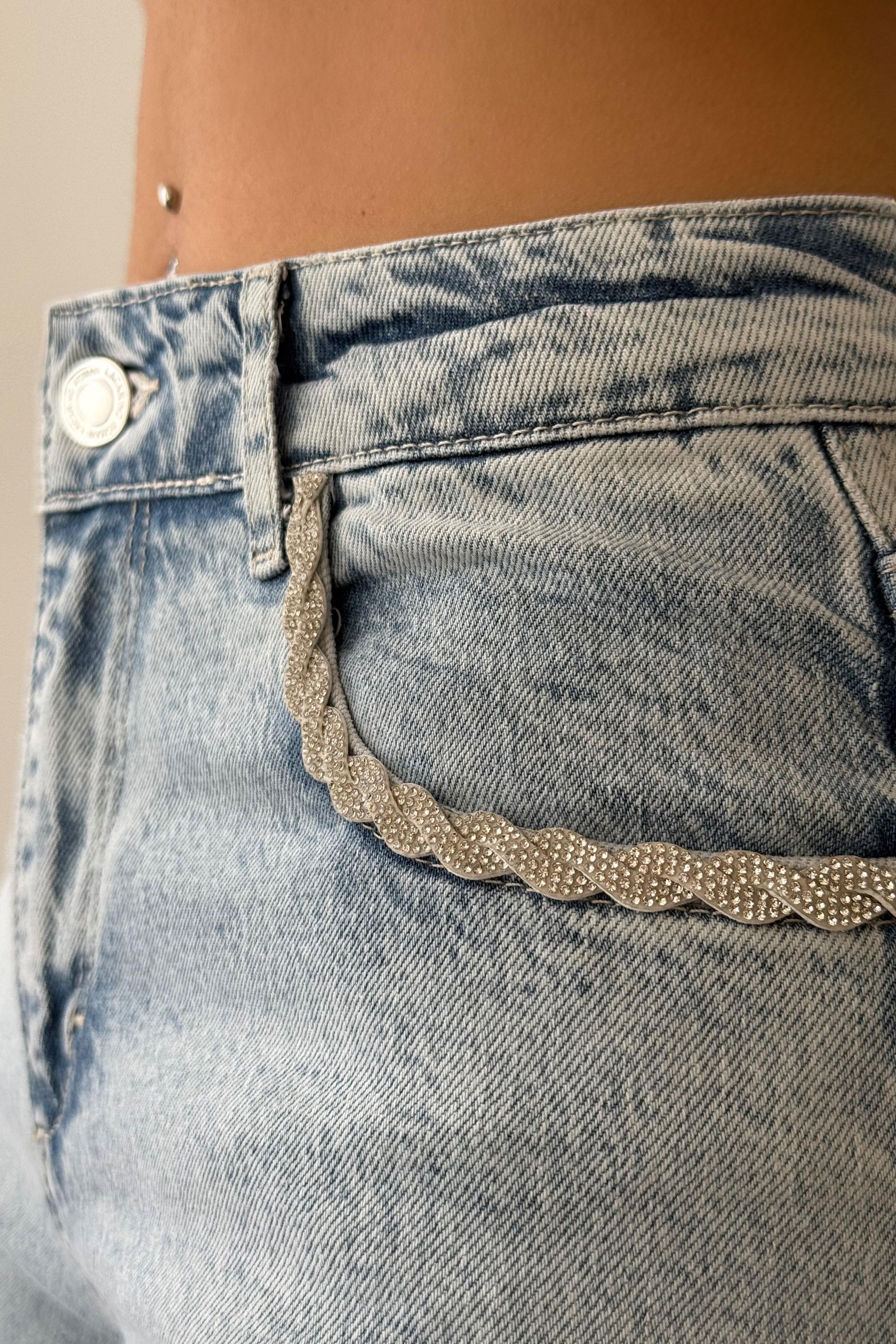 Ön Cebi Taş Detaylı Kesik Paça Flare Jean LC7598