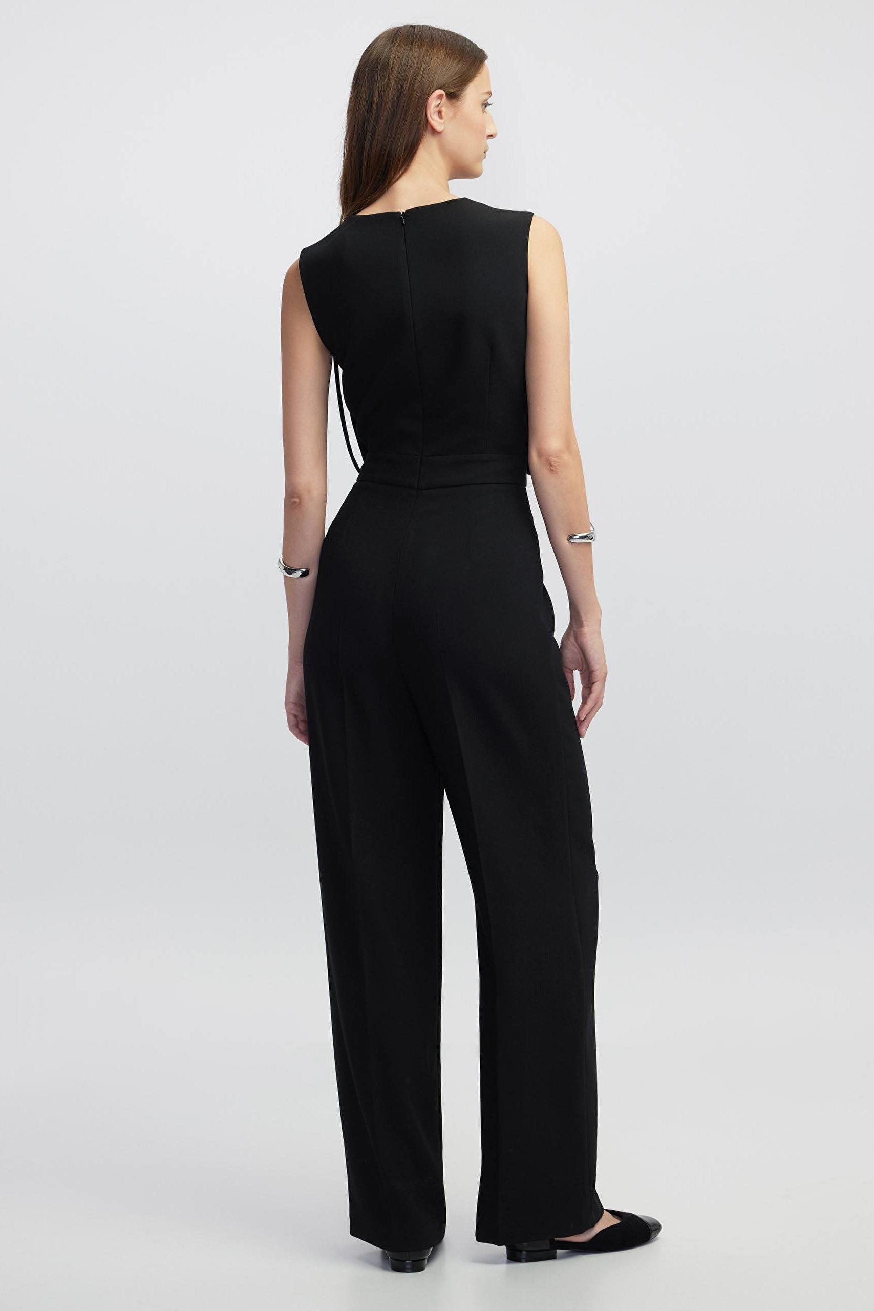Şerit Detaylı Kolsuz Tulum MM1248
