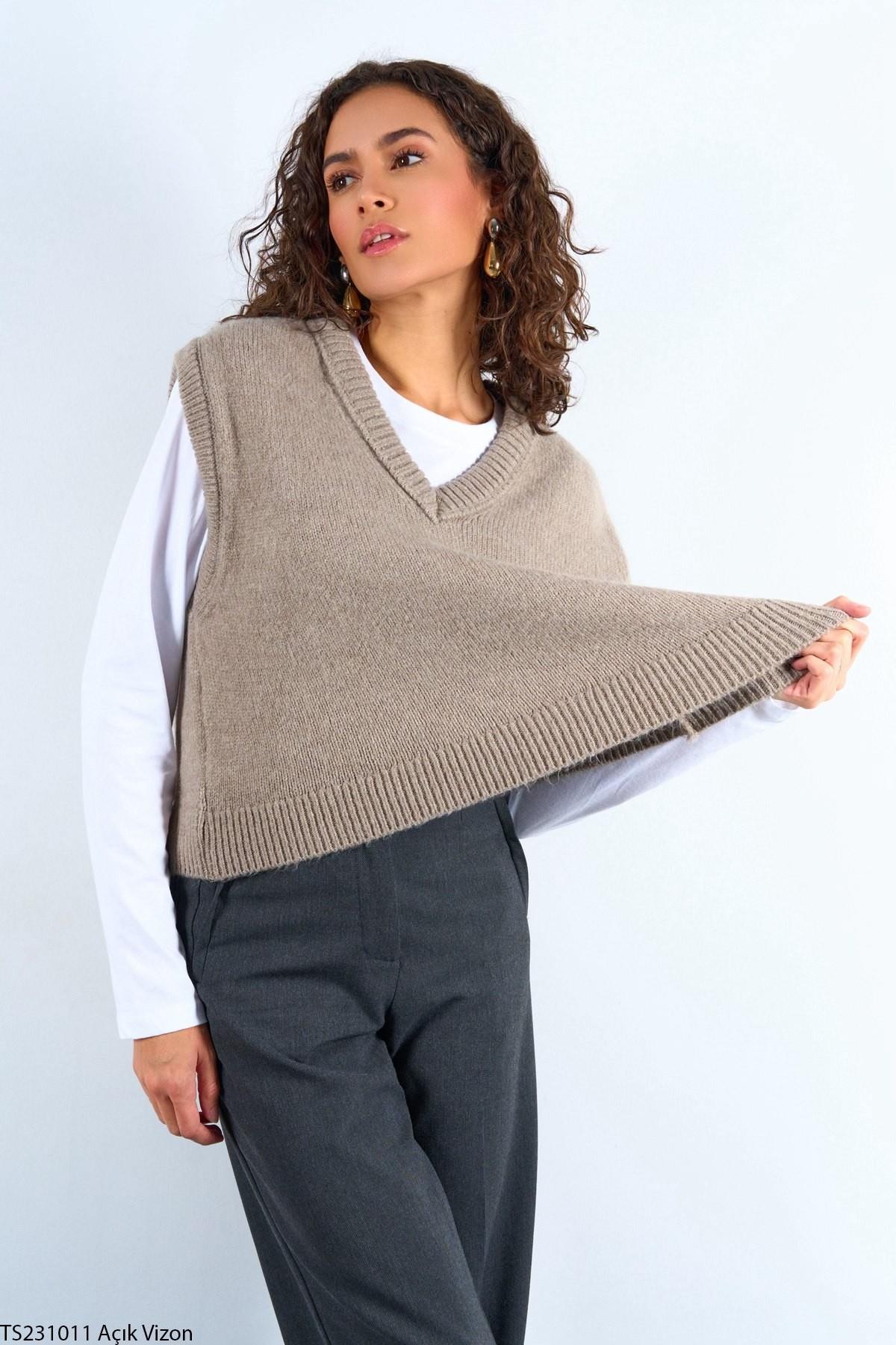 V Yaka Oversize Süveter QS231011
