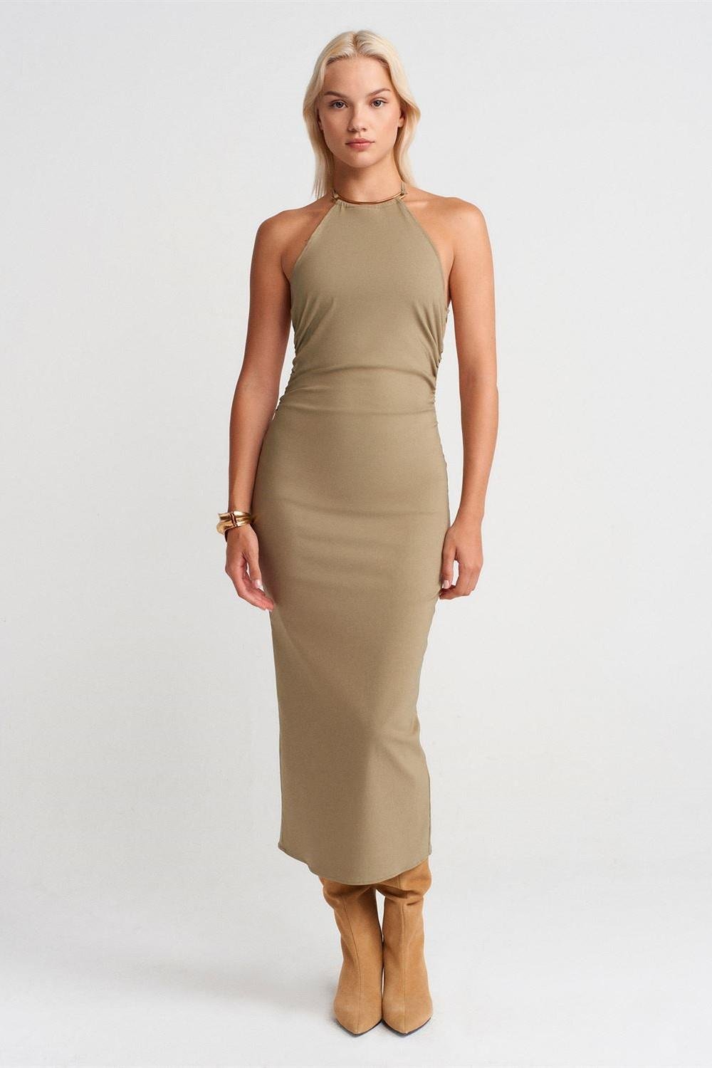 Yakası Aksesuarlı Sırt Detaylı Midi Elbise DL91518