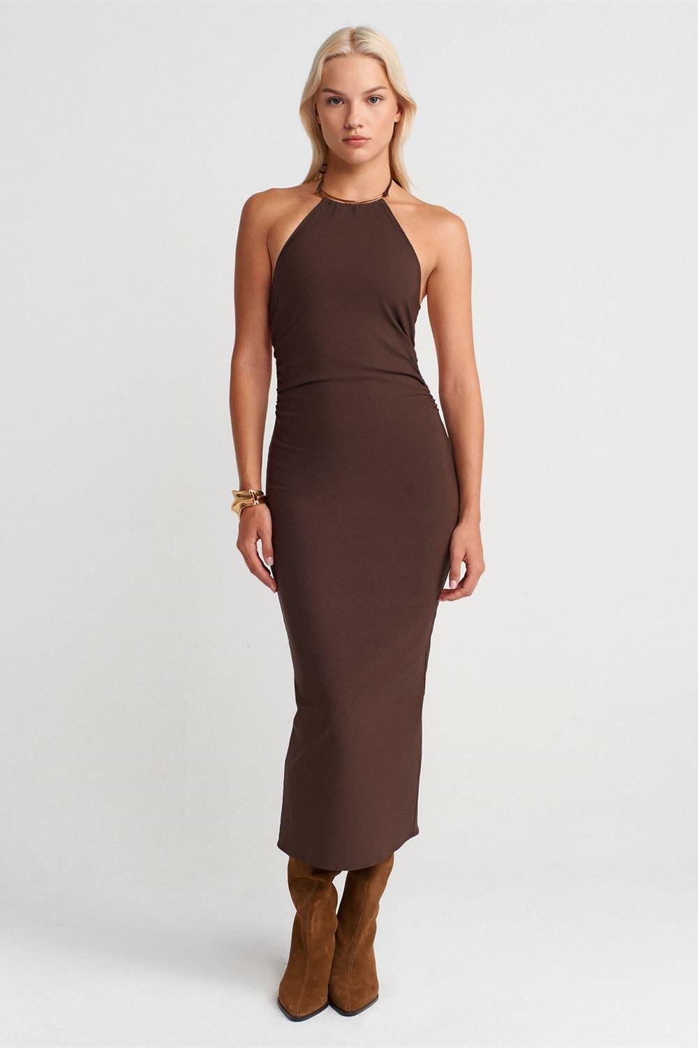 Yakası Aksesuarlı Sırt Detaylı Midi Elbise DL91518