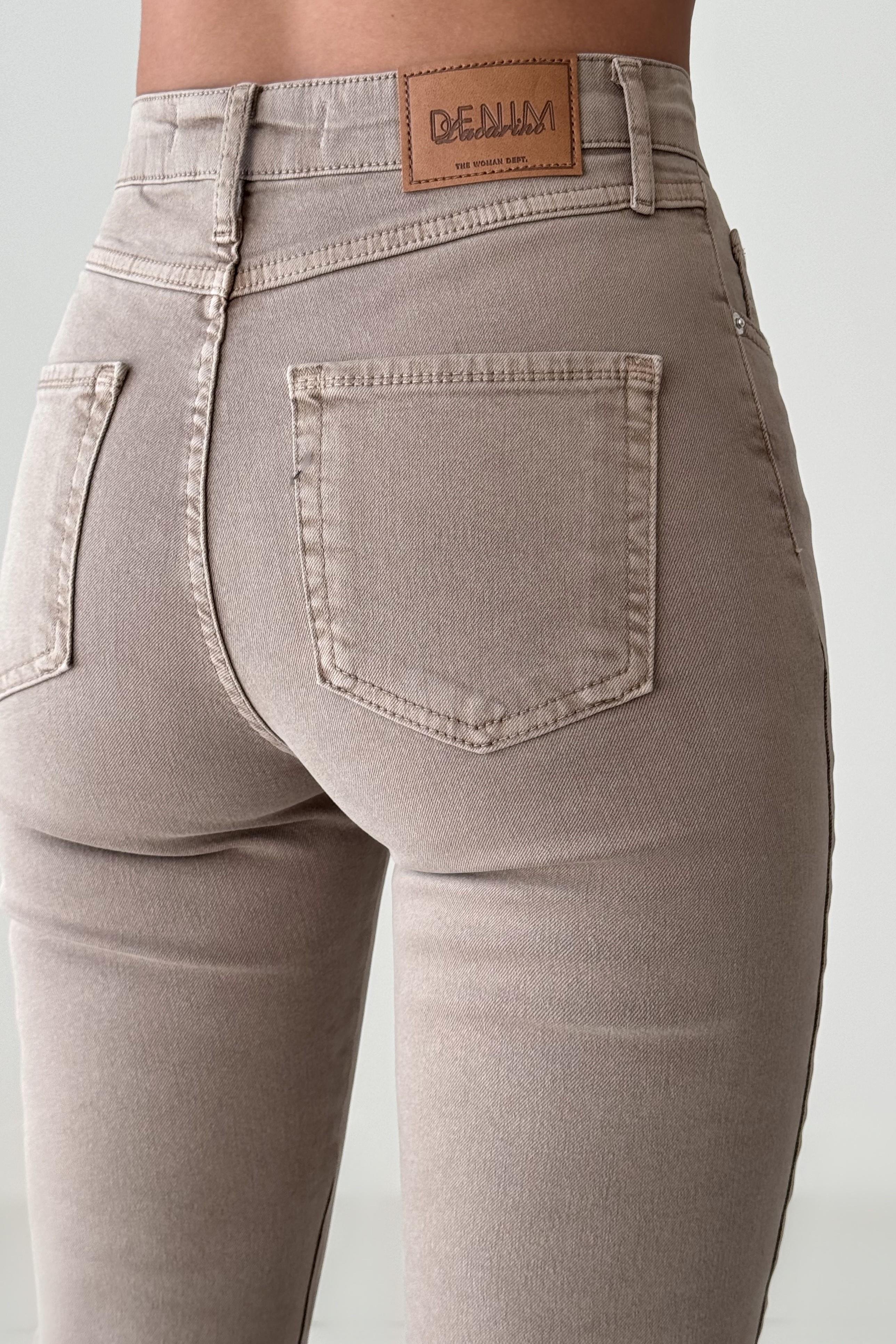 Yüksek Bel Paçası Yırtmaçlı Püsküllü Jean LC7357